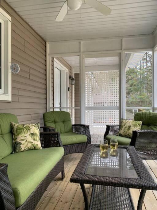 Modern 4 season cottage retreat
