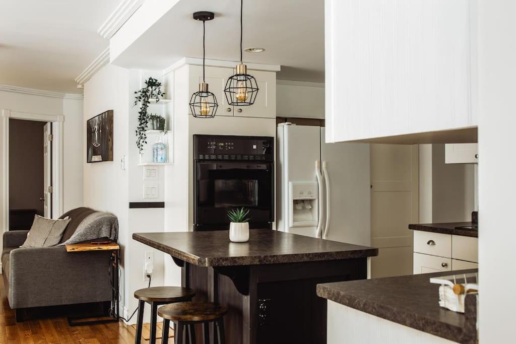 Modern 4 season cottage retreat