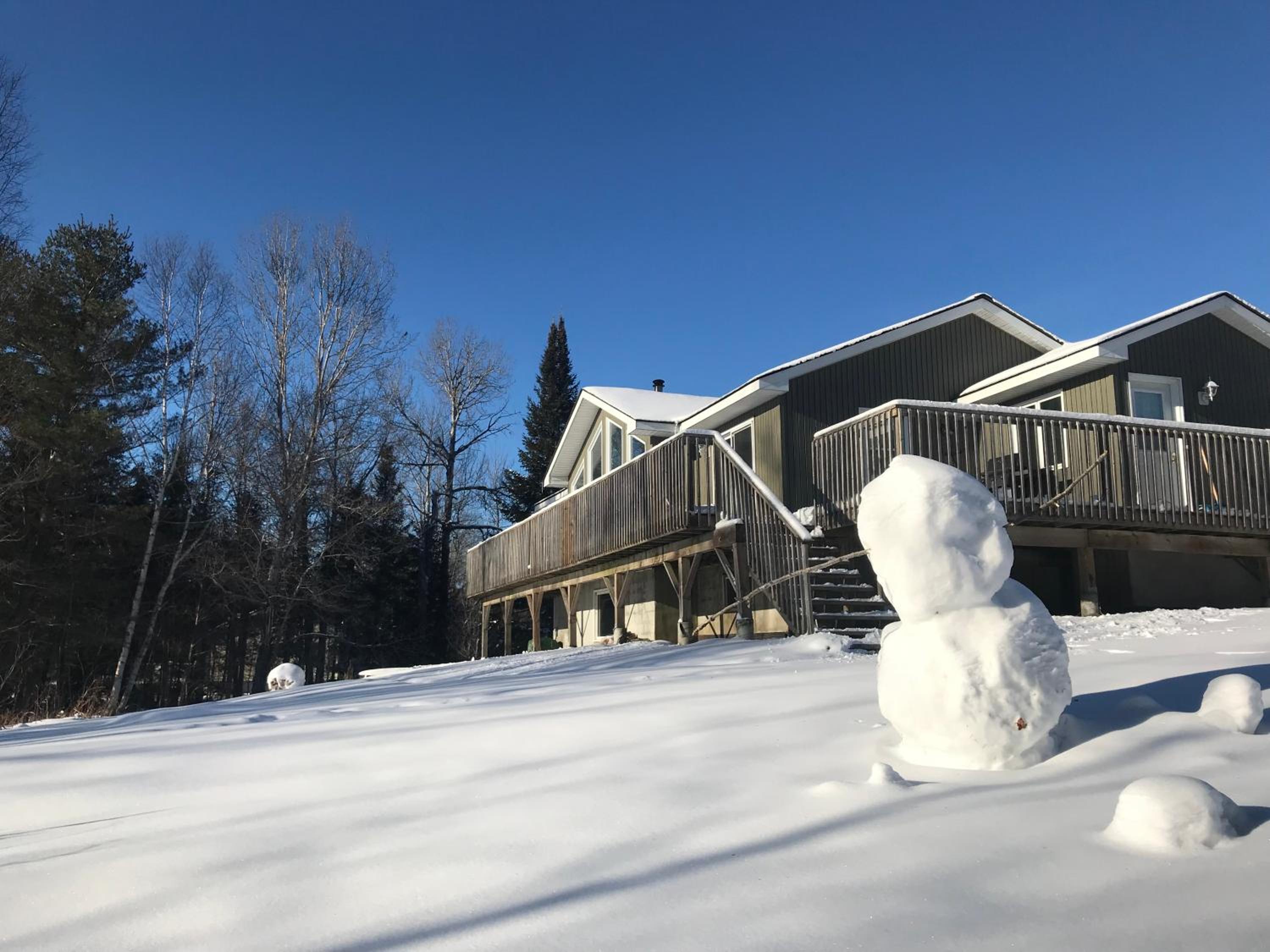 Perfect 3 bedroom waterfront muskoka cottage