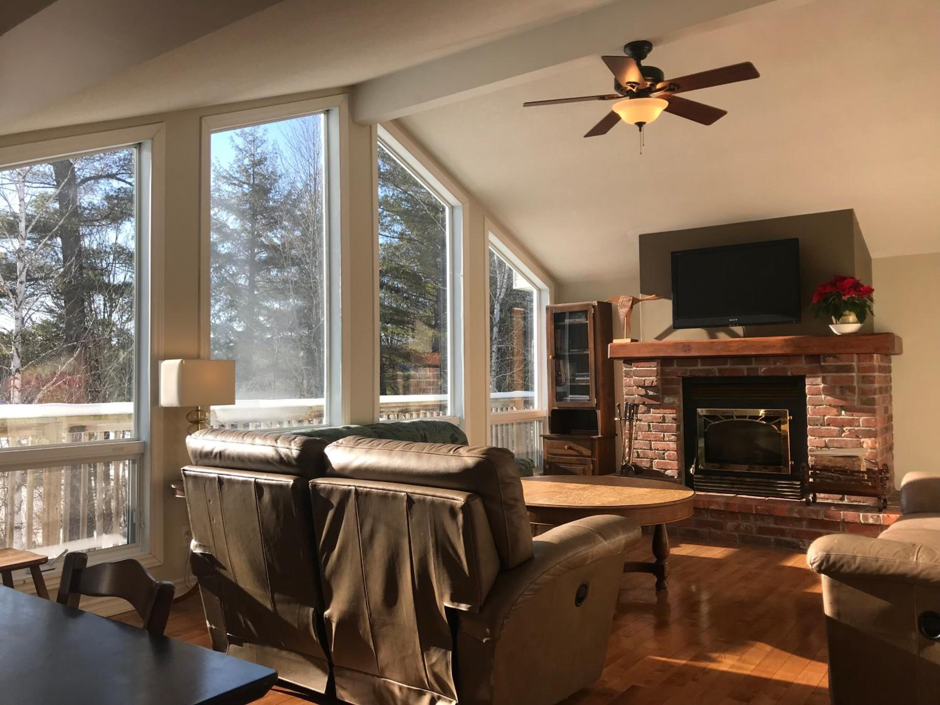 Perfect 3 bedroom waterfront muskoka cottage