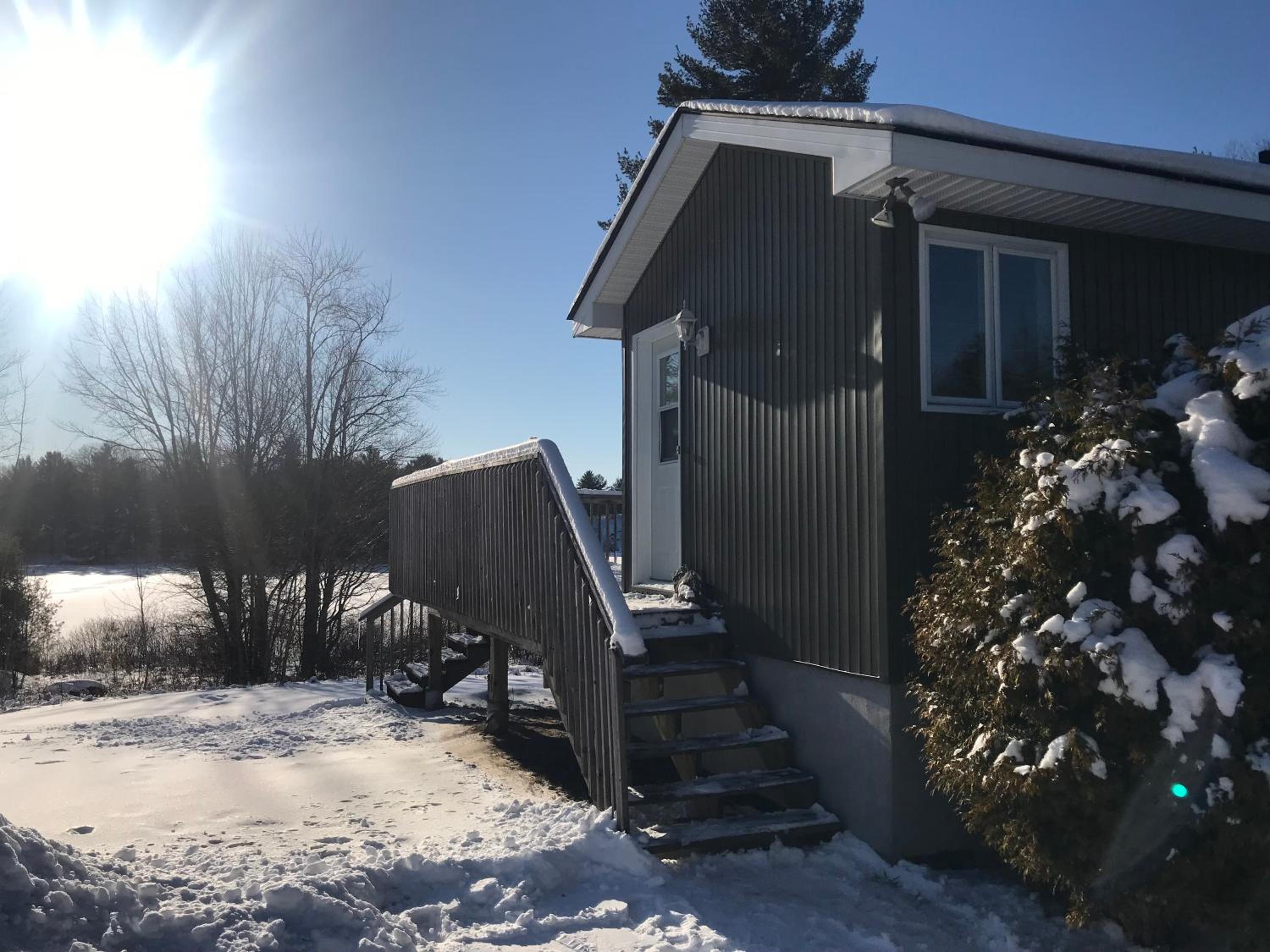 Perfect 3 bedroom waterfront muskoka cottage