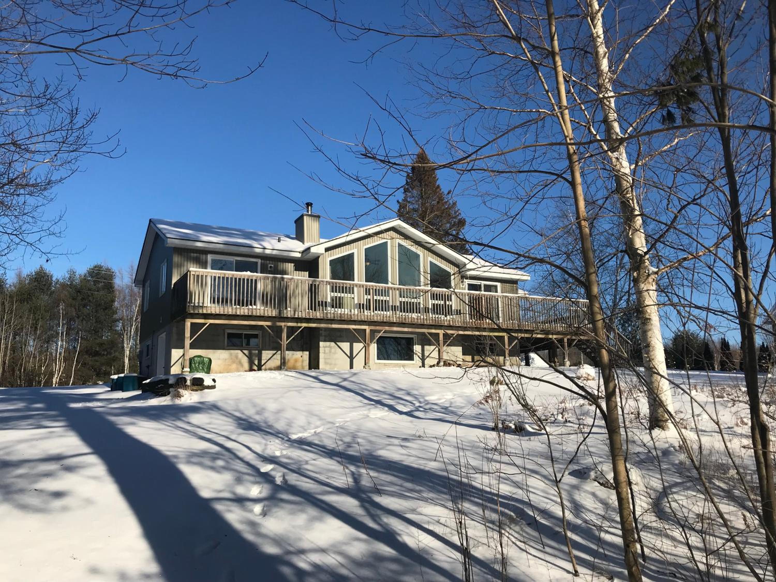 Perfect 3 bedroom waterfront muskoka cottage