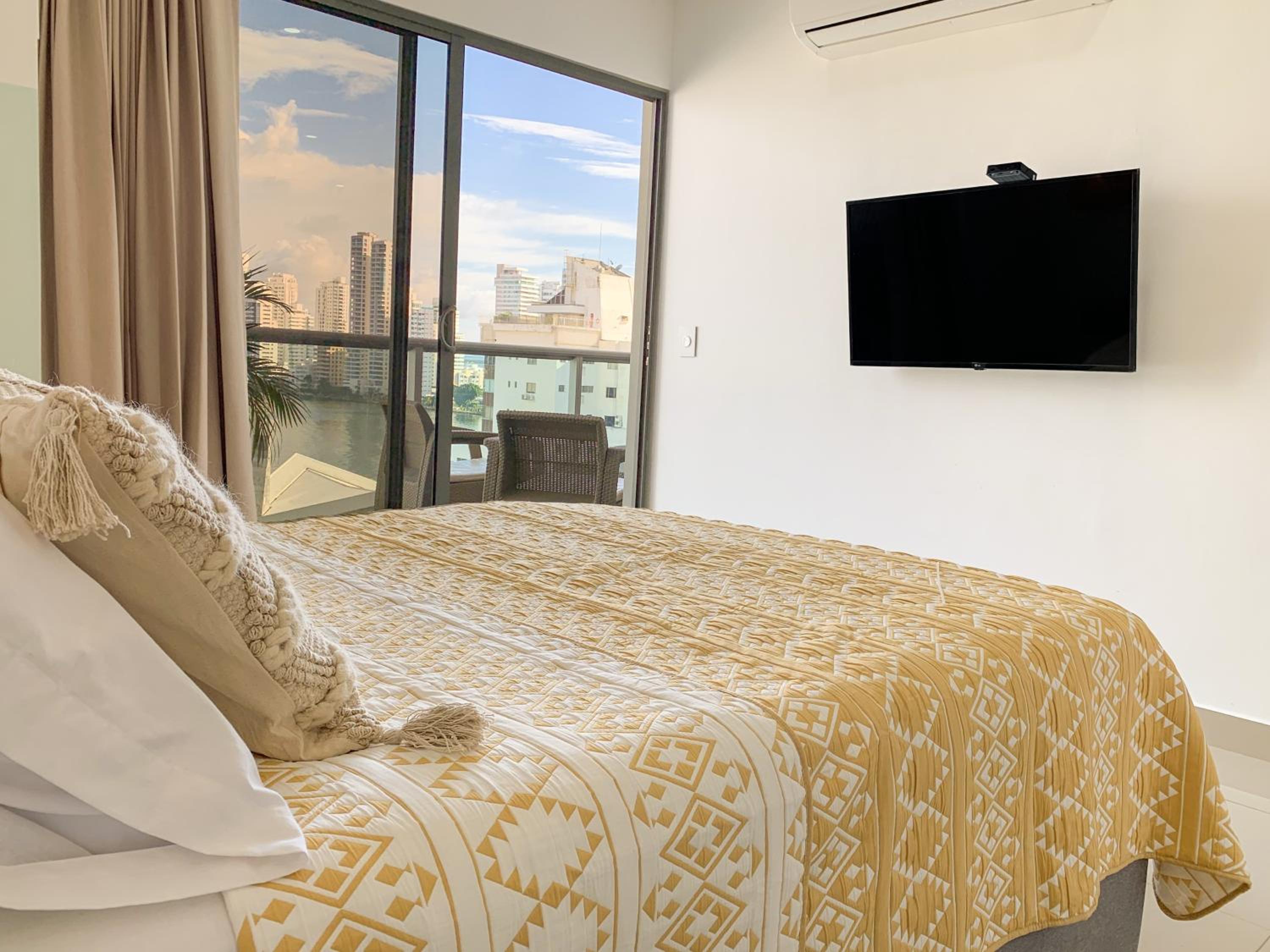 Oceanview Escape Pool, Jacuzzi & Gym in Bocagrande view 2