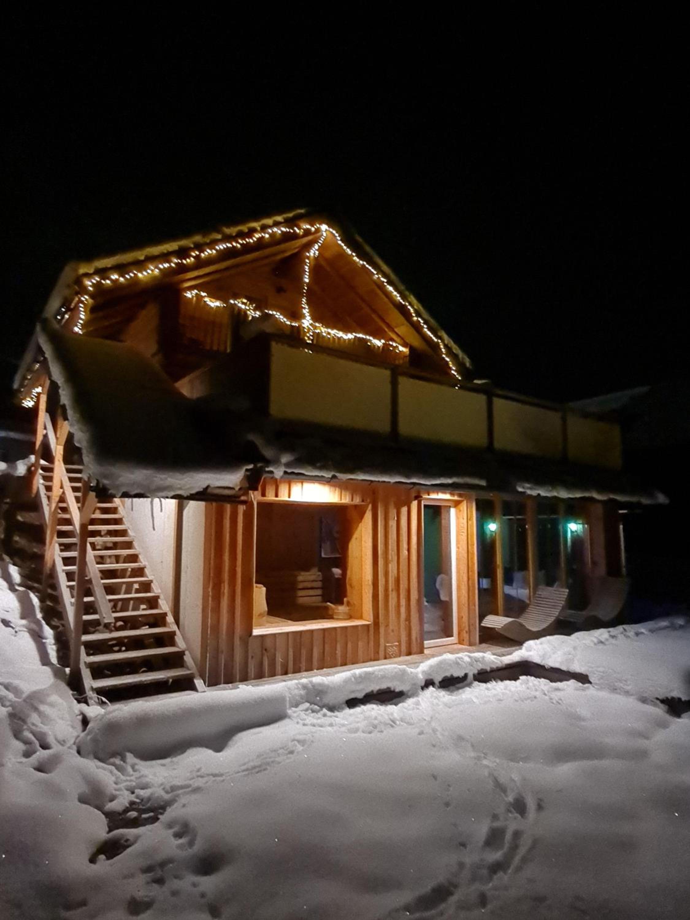 Naturstammhaus-Blockhaus