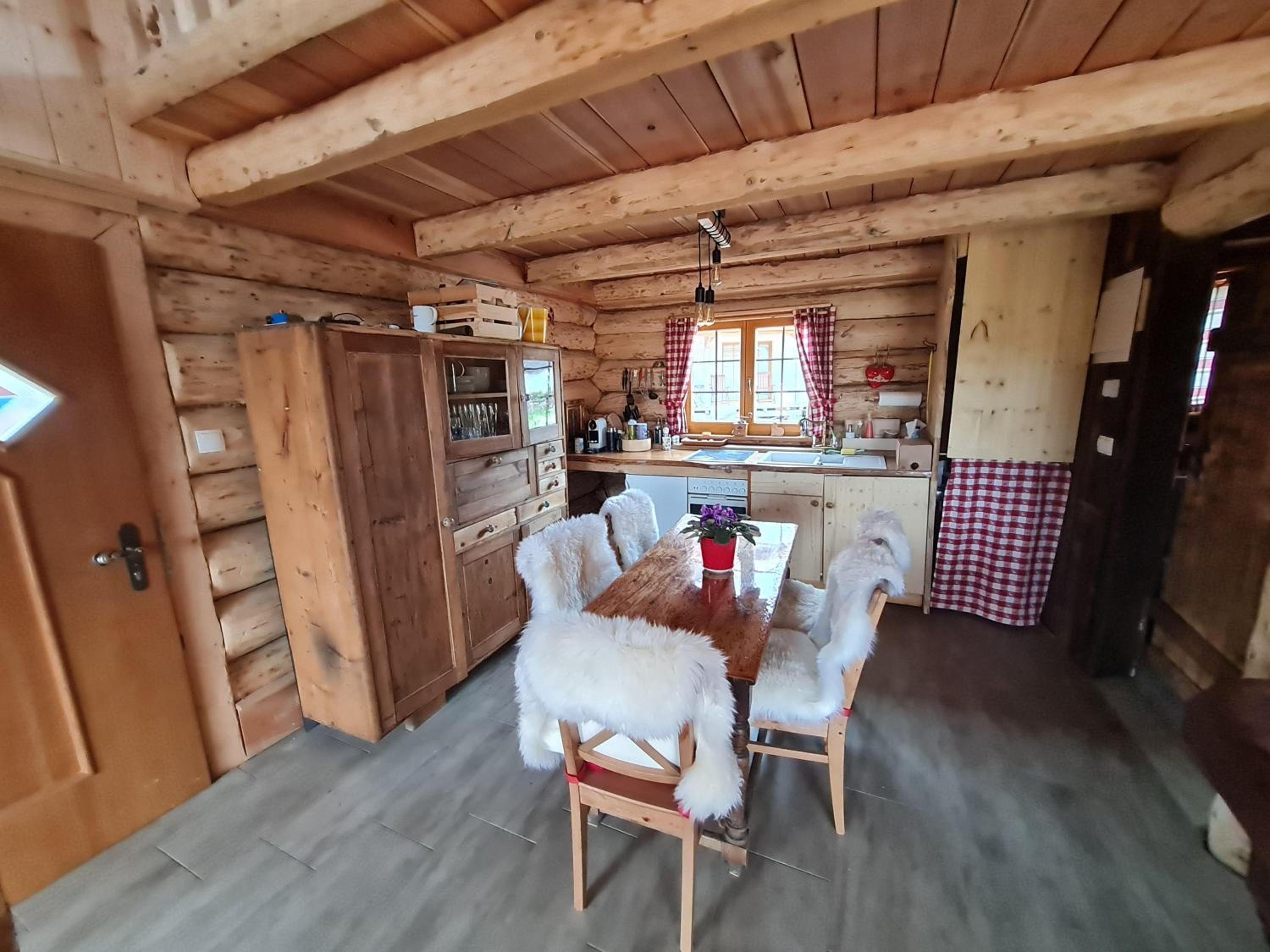 Naturstammhaus-Blockhaus