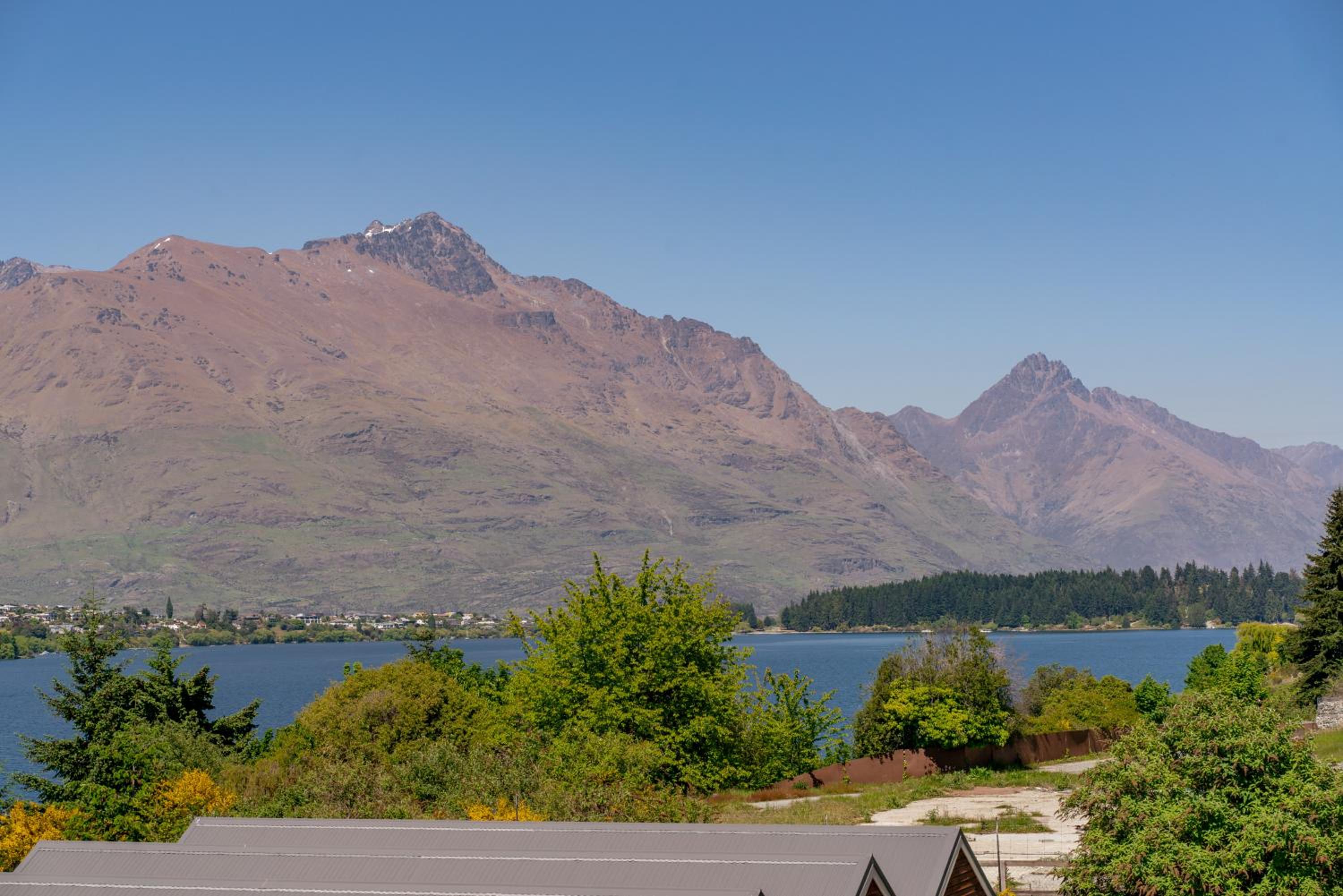 Lakefront Getaway view 3