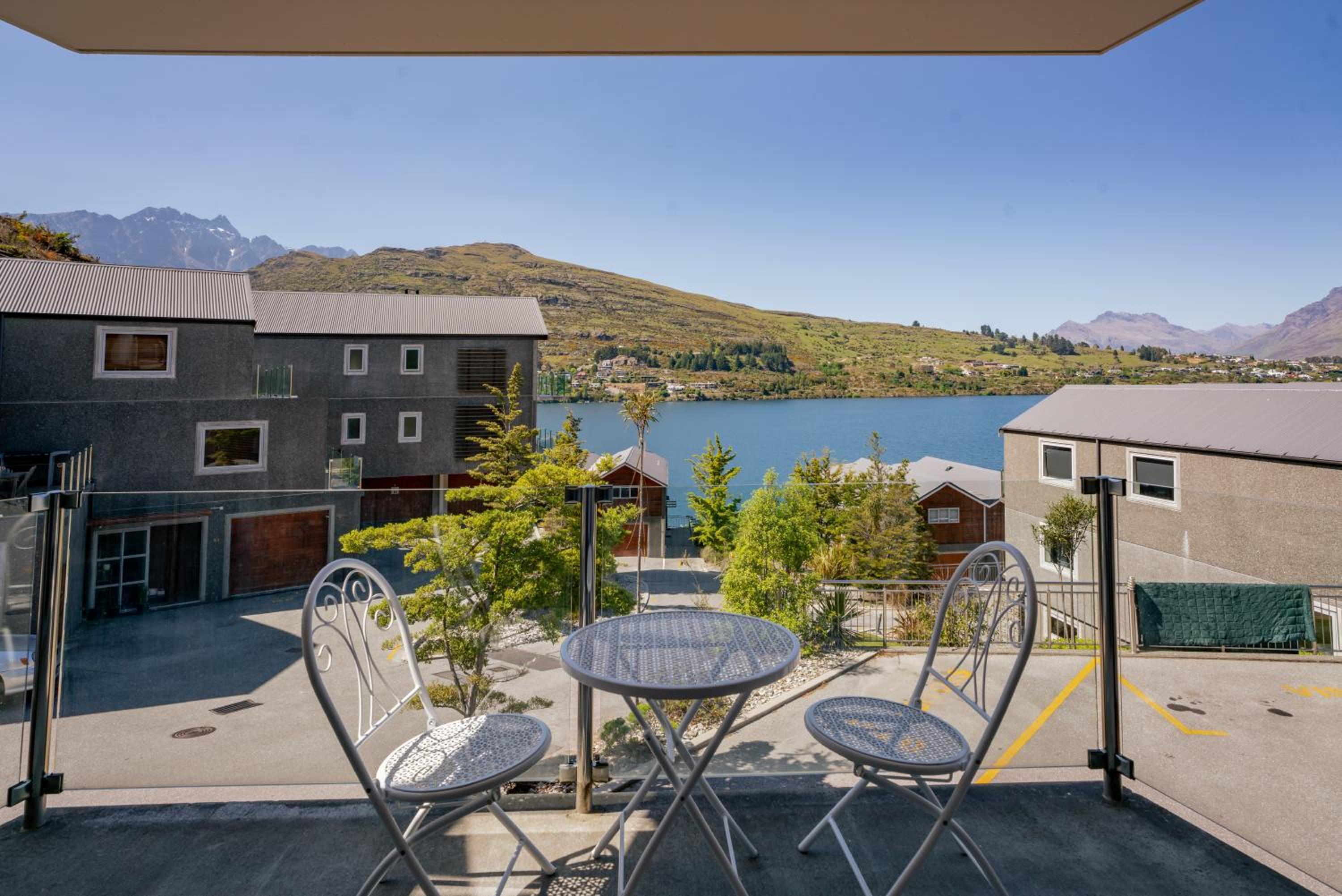Lakefront Getaway view 4