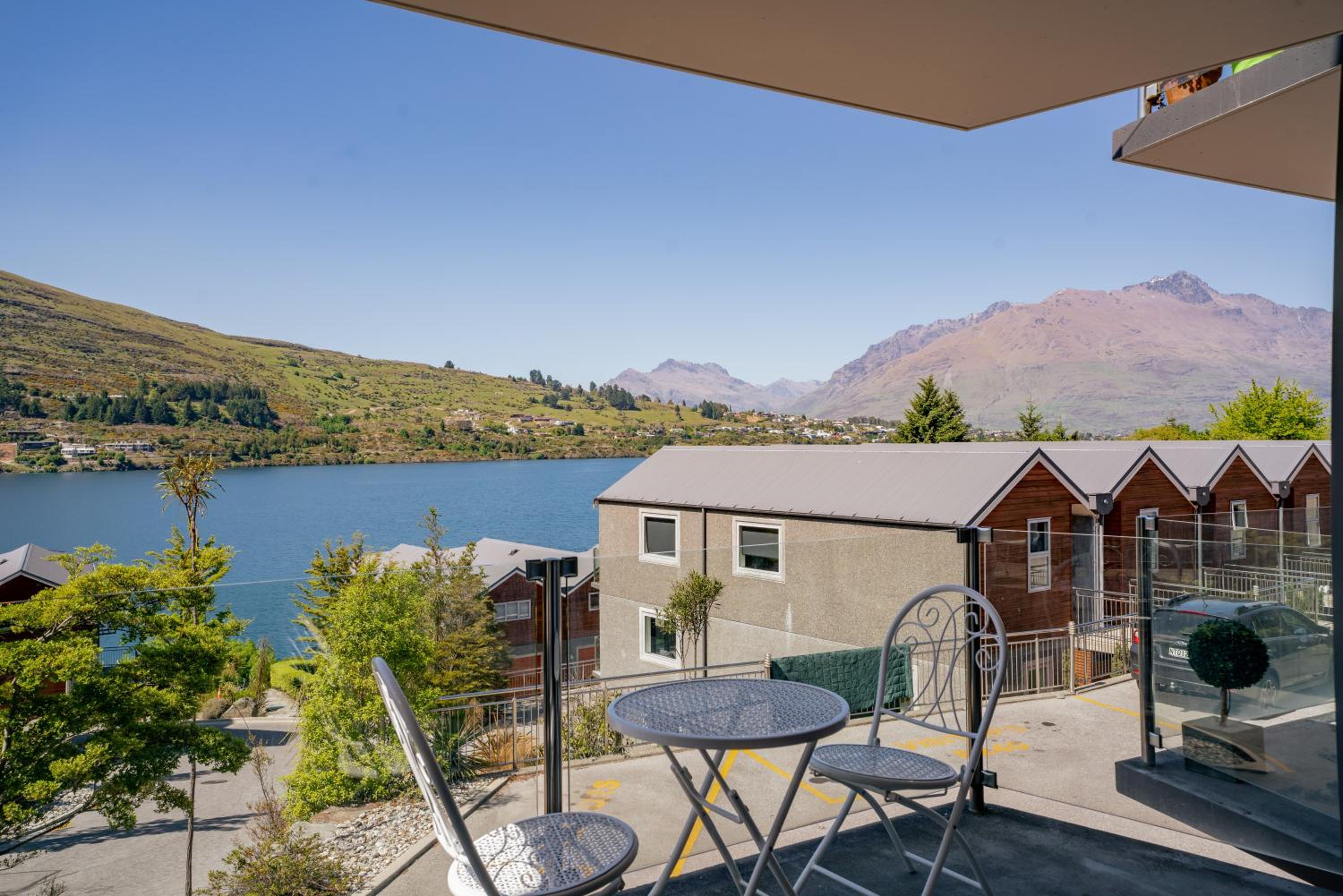 Lakefront Getaway view 5