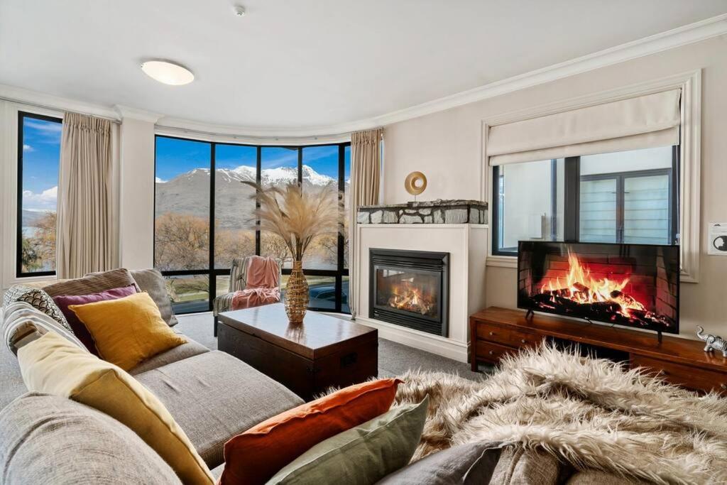 The Beacon - 2 Bedroom Luxe Apartment view 2