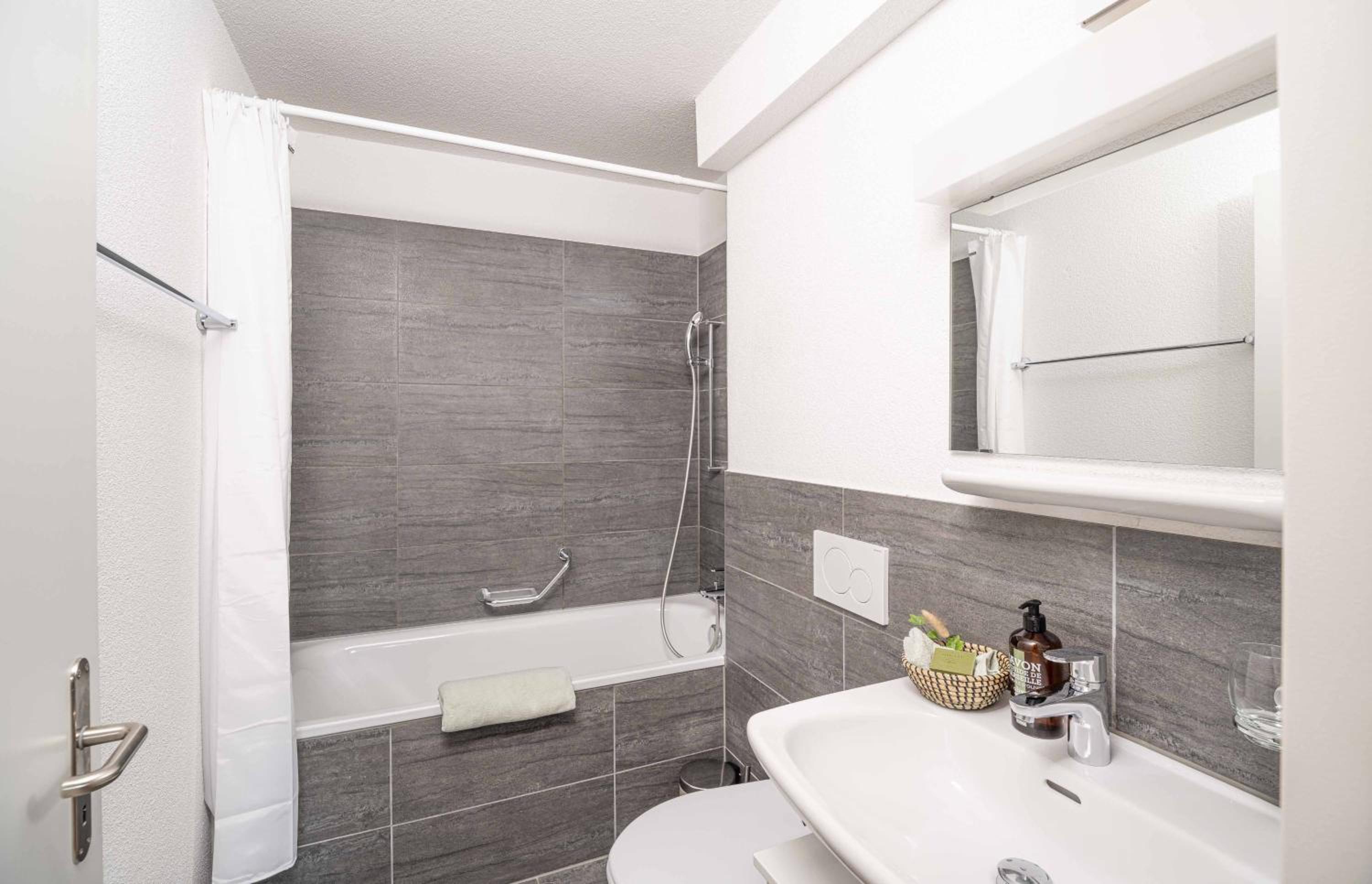 Modern 3BDR Duplex with Skyroof in Trendy Zurich West
