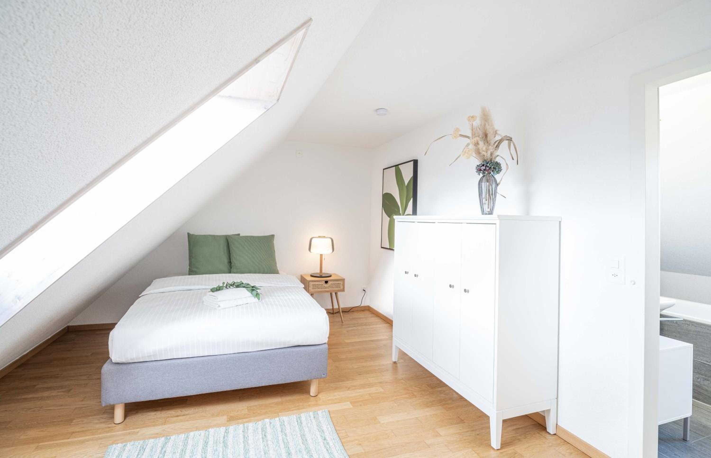 Modern 3BDR Duplex with Skyroof in Trendy Zurich West