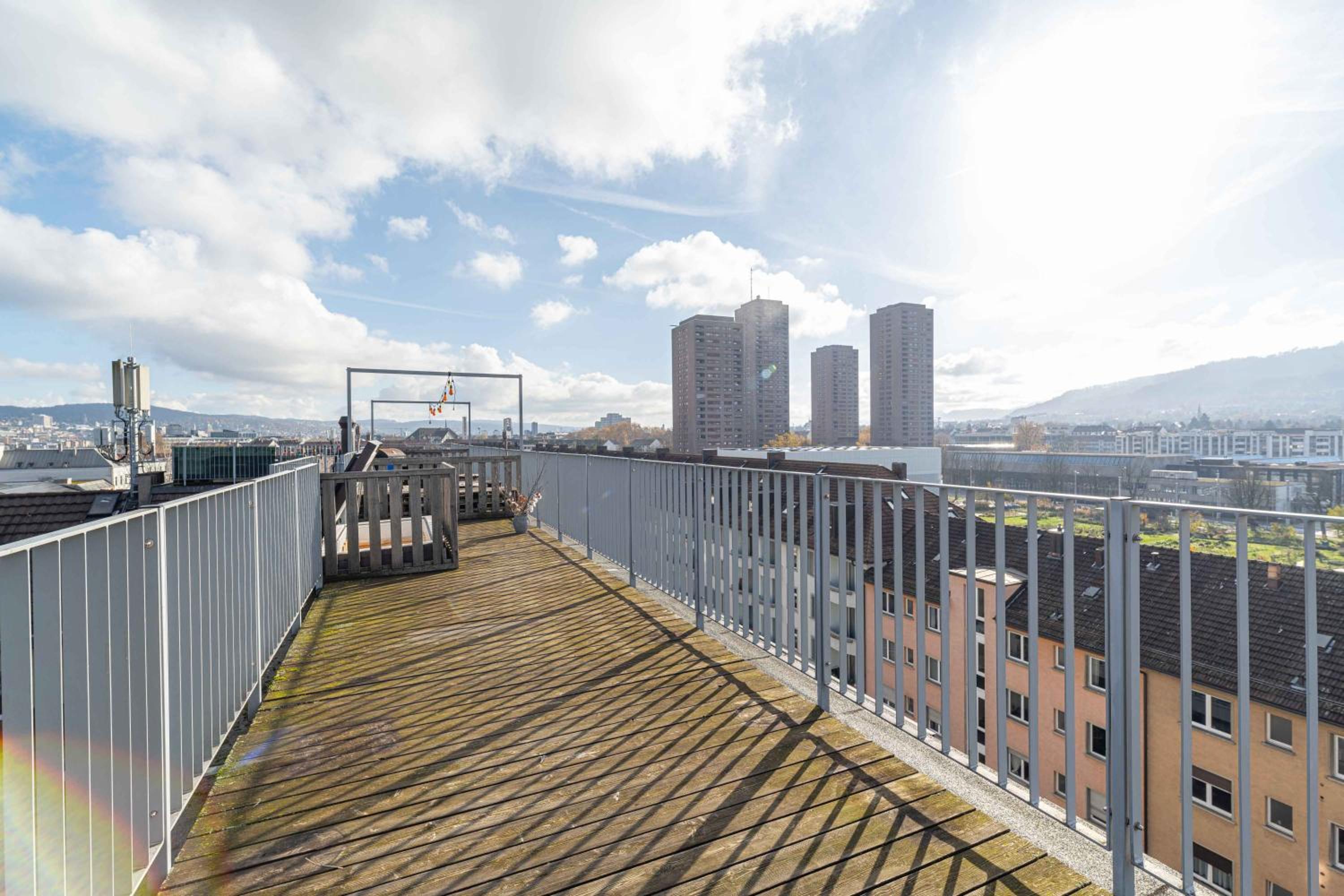 Modern 3BDR Duplex with Skyroof in Trendy Zurich West