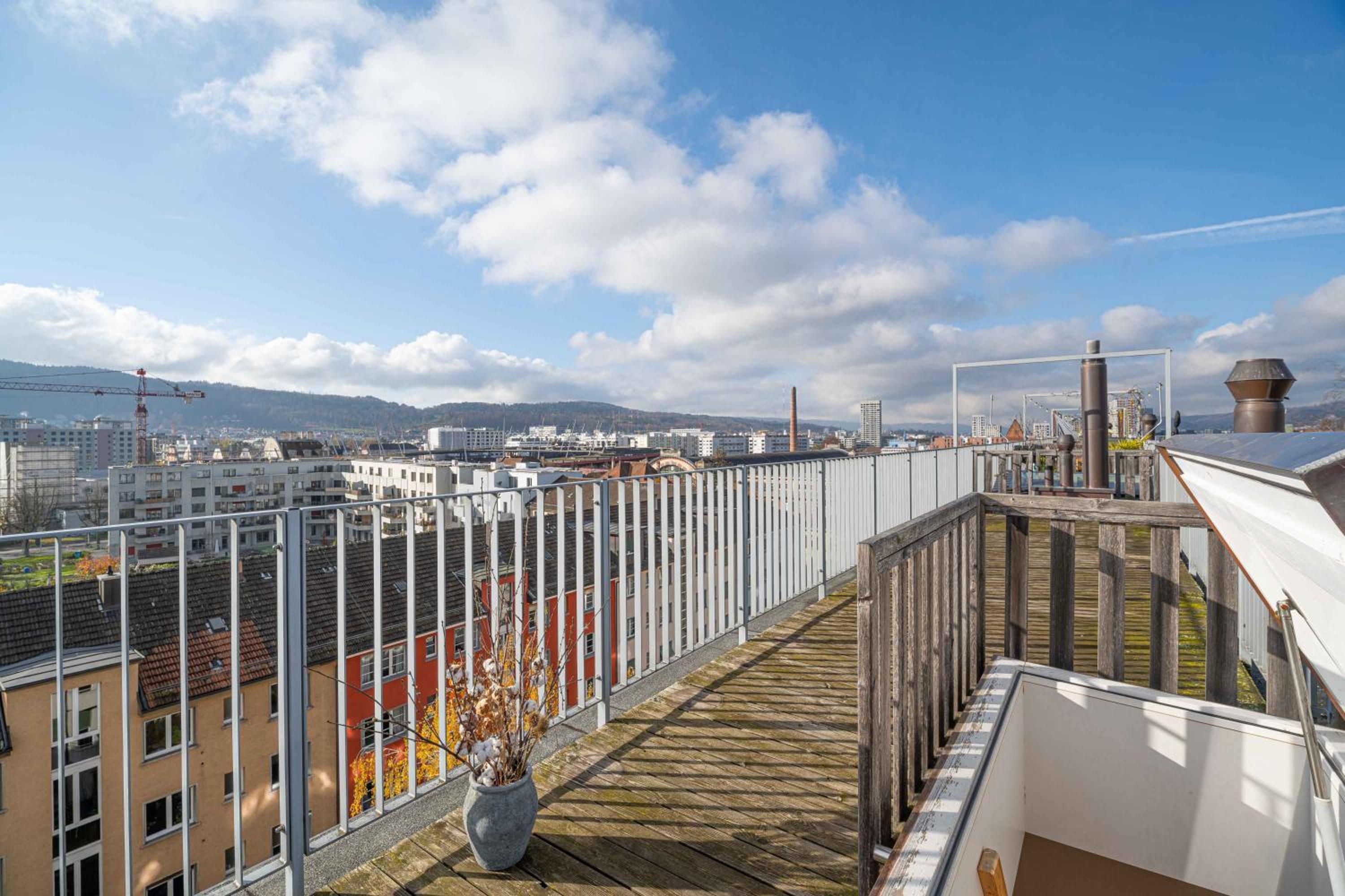 Modern 3BDR Duplex with Skyroof in Trendy Zurich West