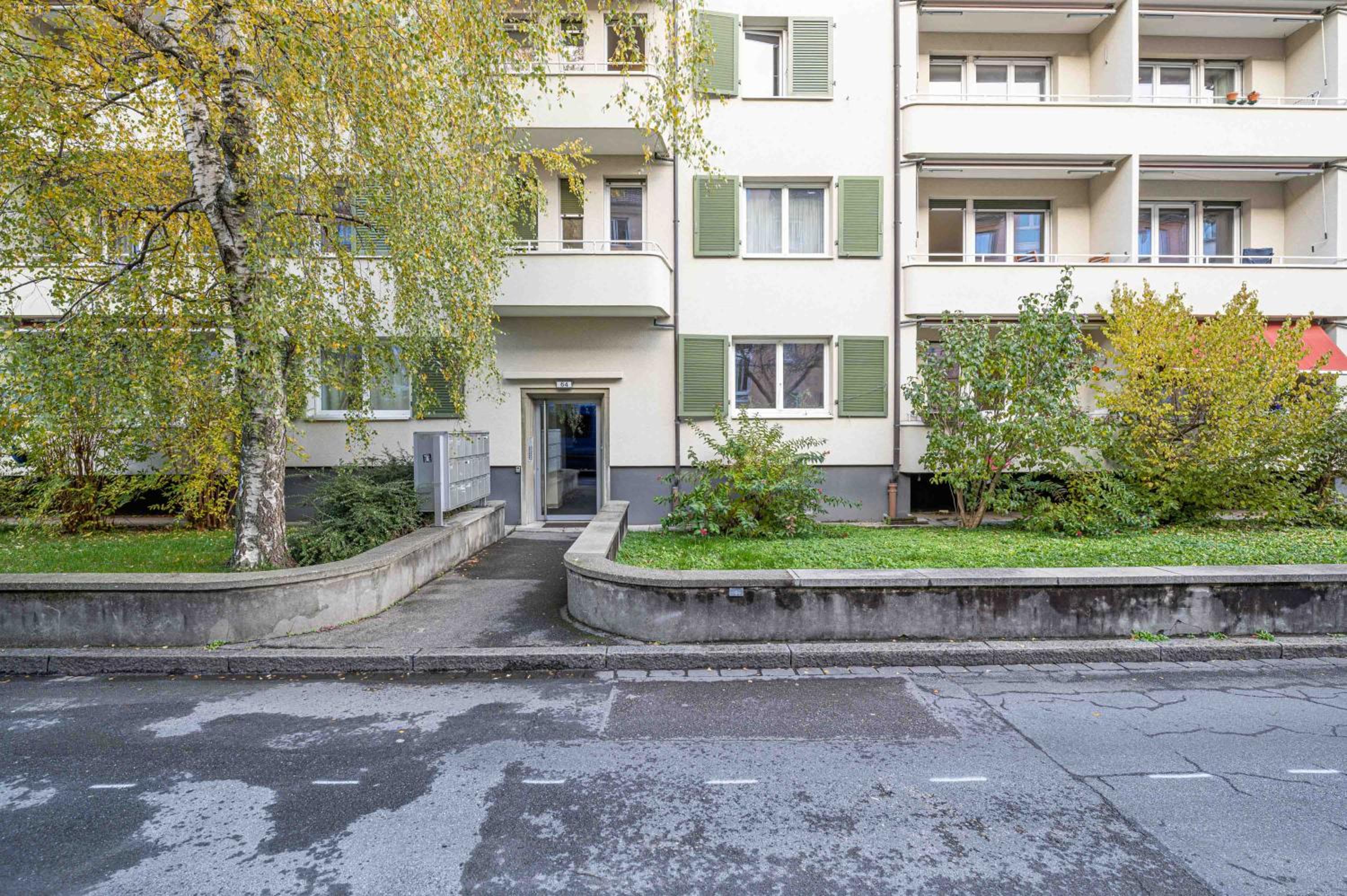 Modern 3BDR Duplex with Skyroof in Trendy Zurich West