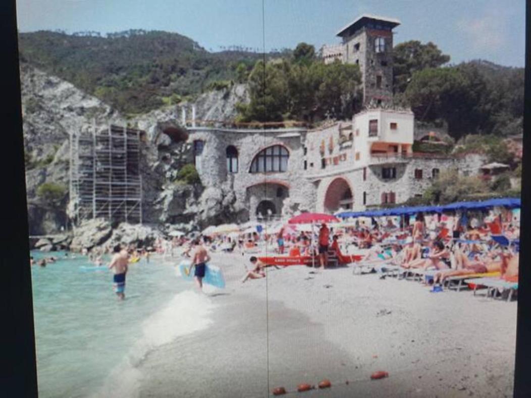 DELuxe 4 Bedrooms in Fegina Monterosso