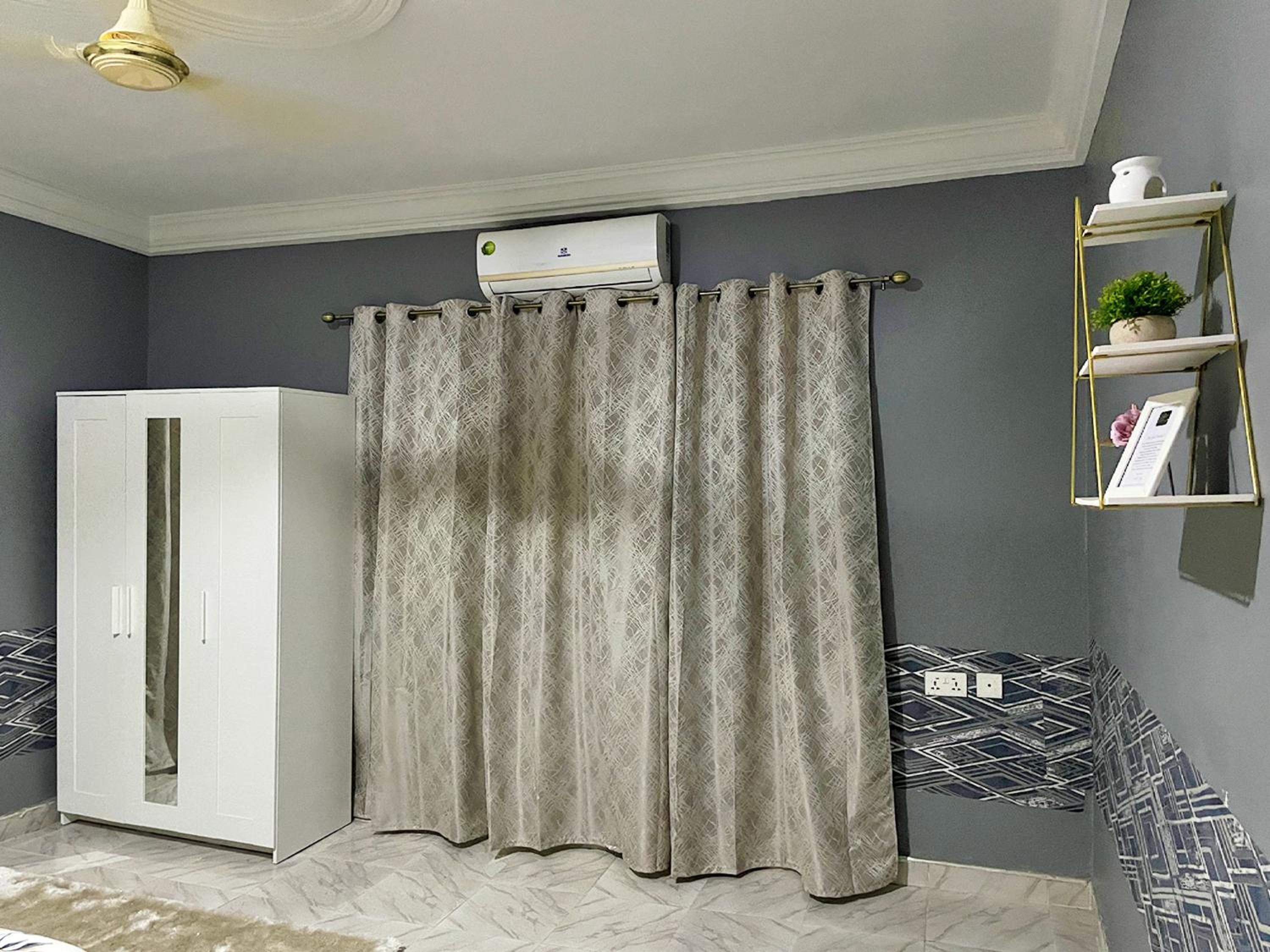 1 Bedroom Sleeps 2 -Free Parking -Children welcome, photo 18
