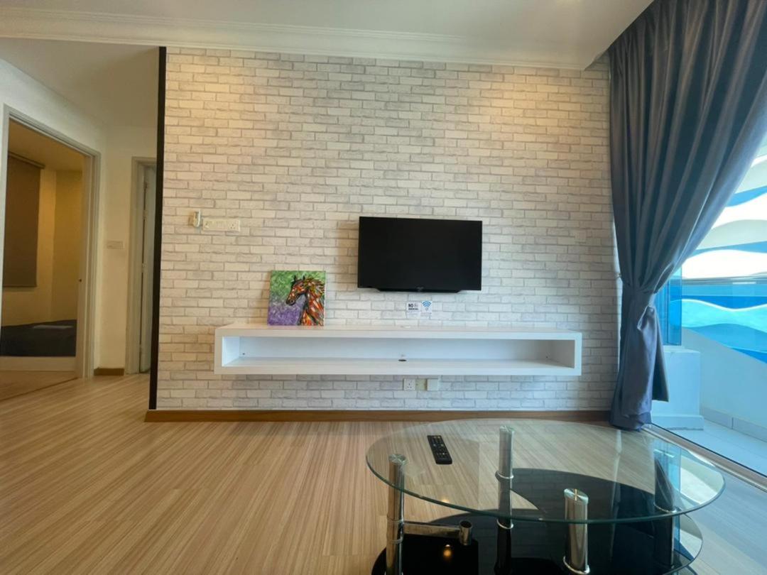The Wave 2BR SEAVIEW - High Floor l Unifi
