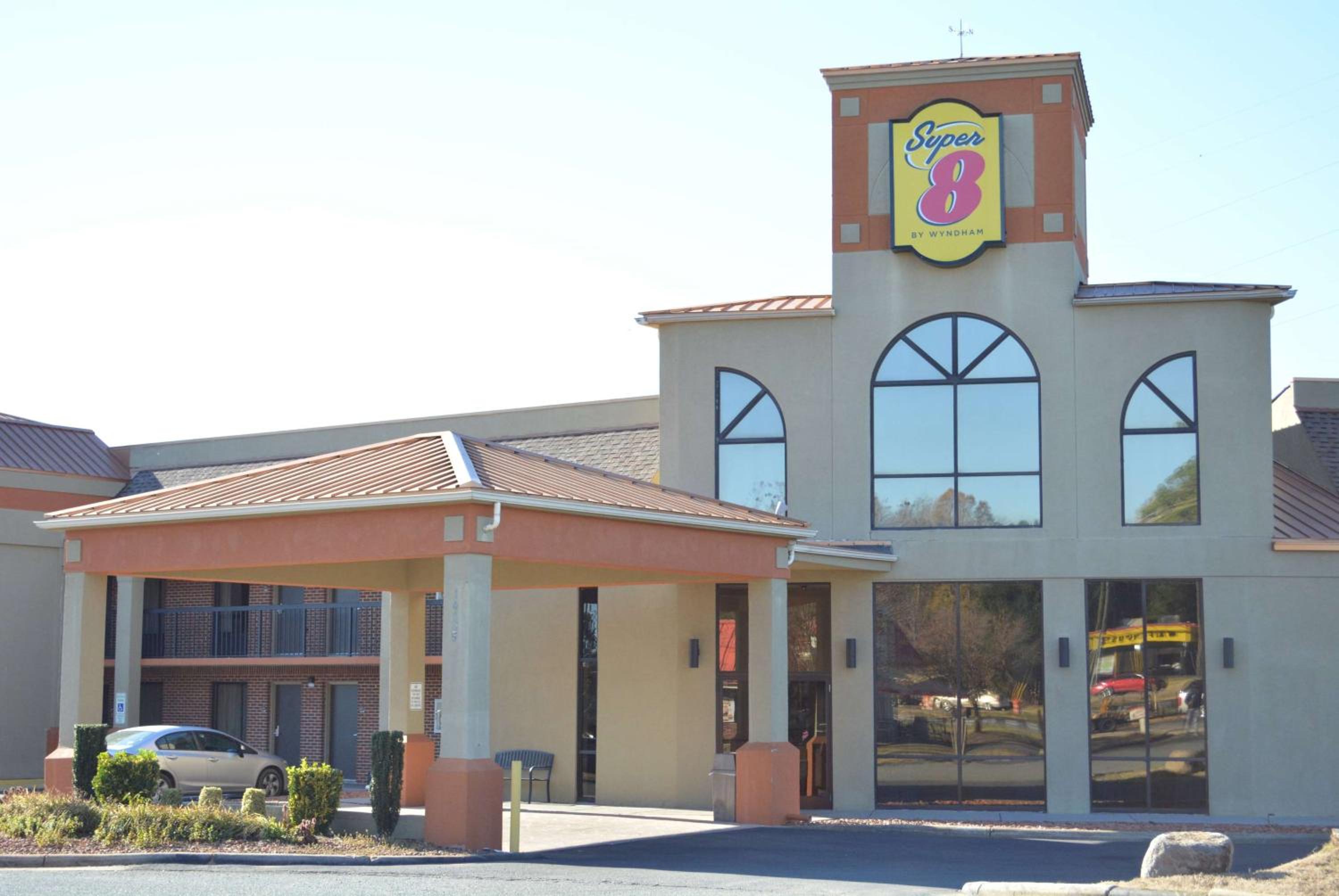 Super 8 by Wyndham Huntersville/Charlotte Area view 2