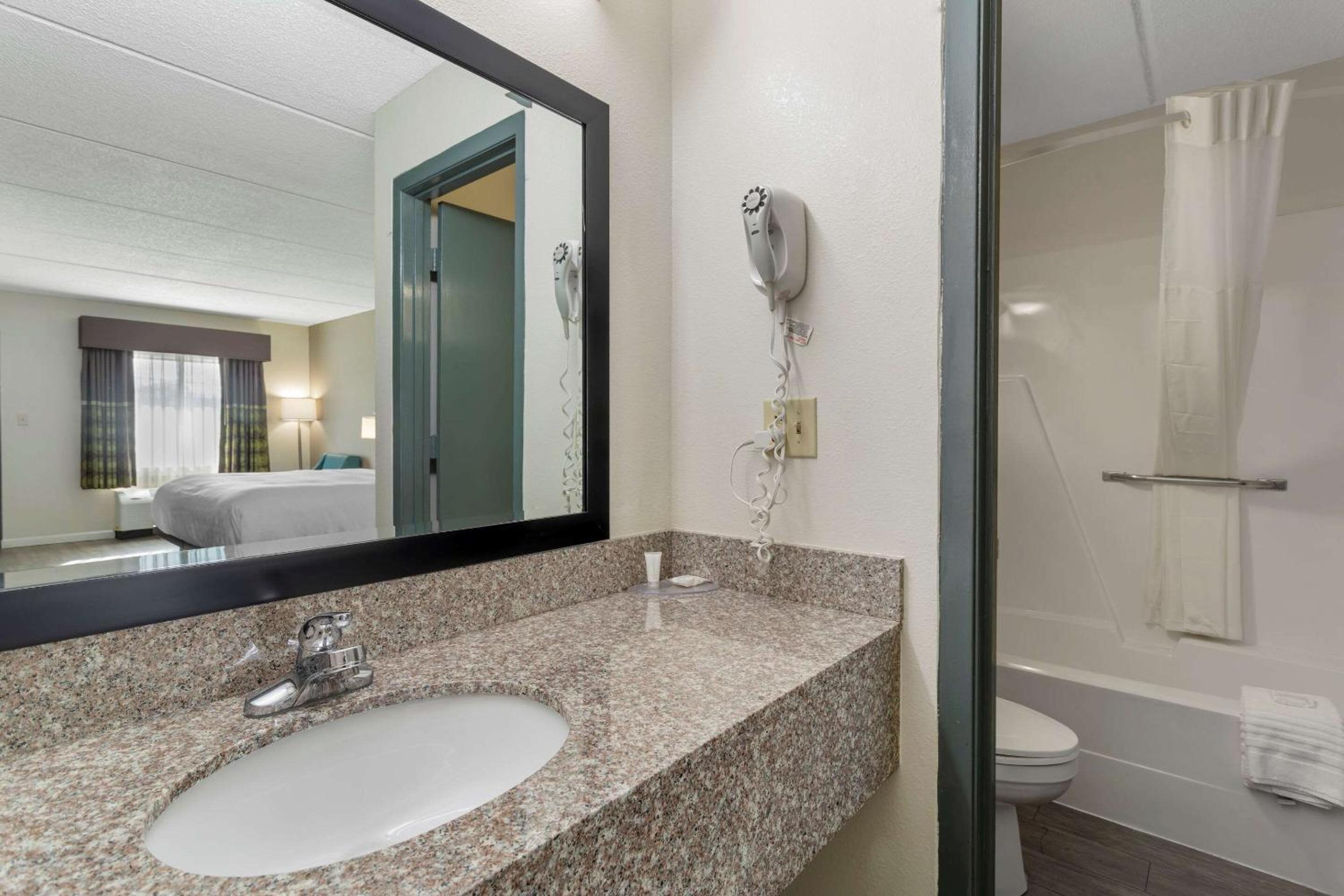 Clarion Pointe Kimball By Choice Hotels - Property Image 9