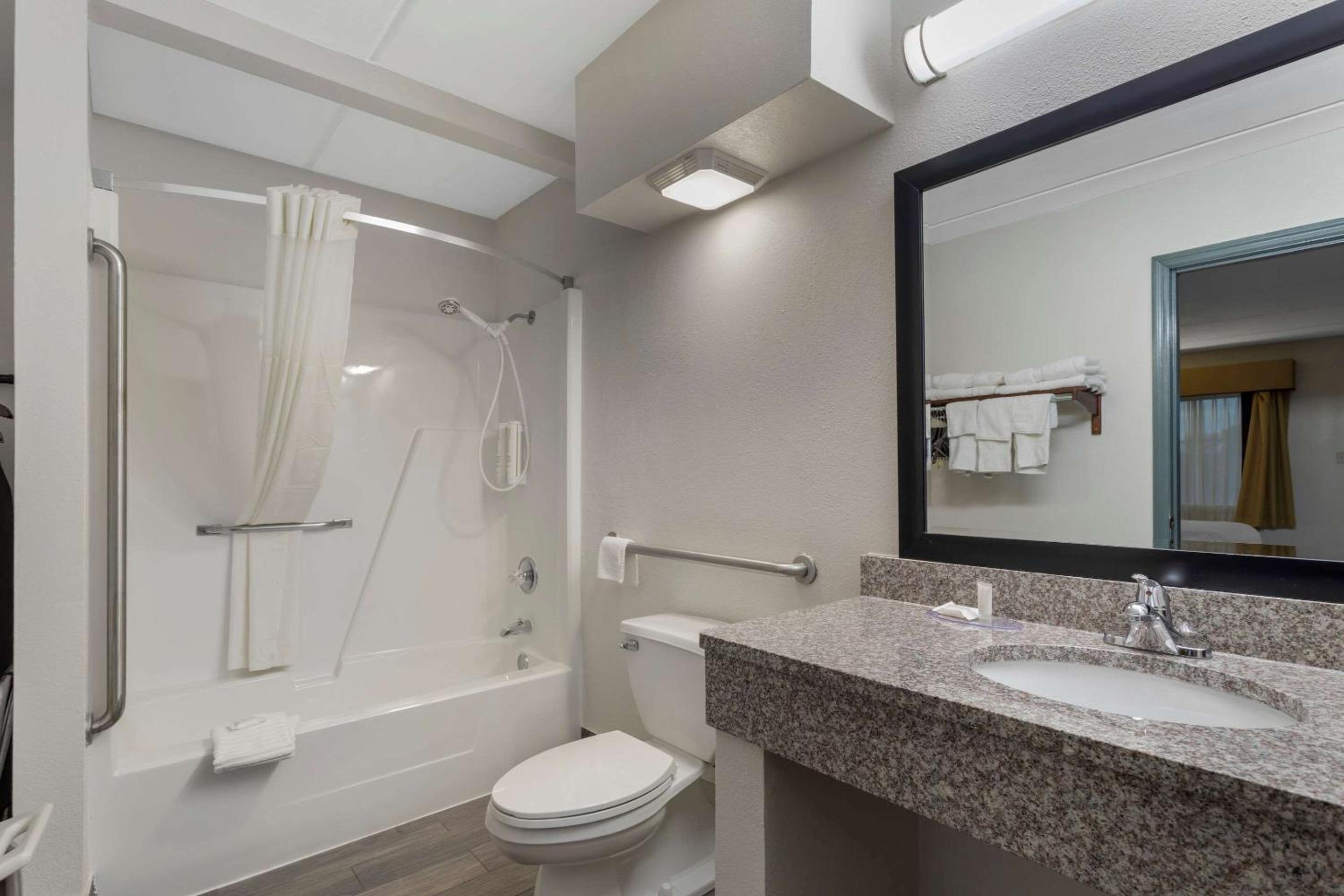 Clarion Pointe Kimball By Choice Hotels - Property Image 6