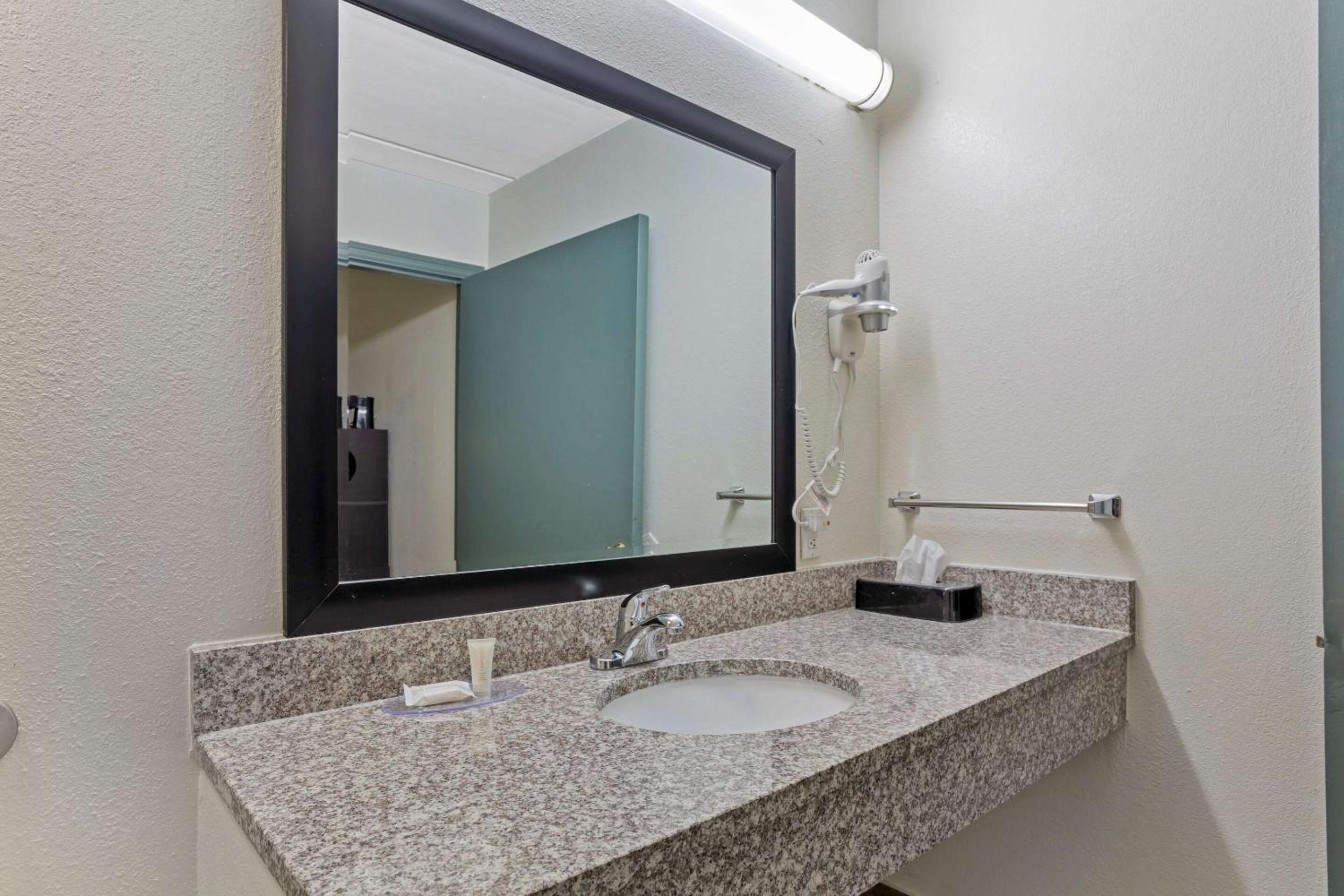 Clarion Pointe Kimball By Choice Hotels - Property Image 5