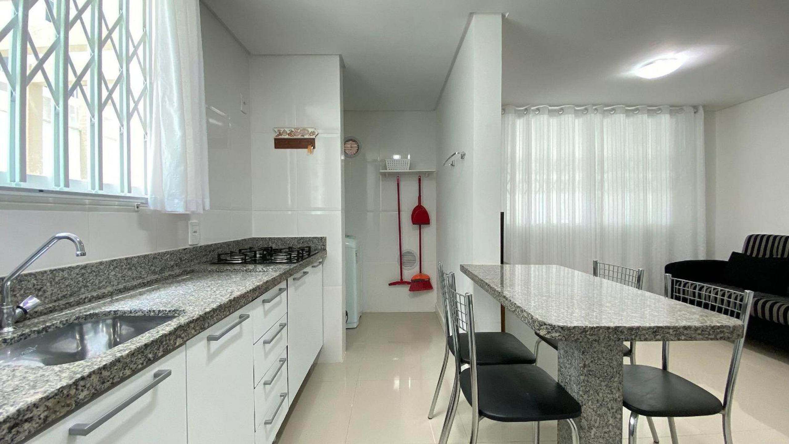 Ótimo apartamento na praia de Bombas. view 3