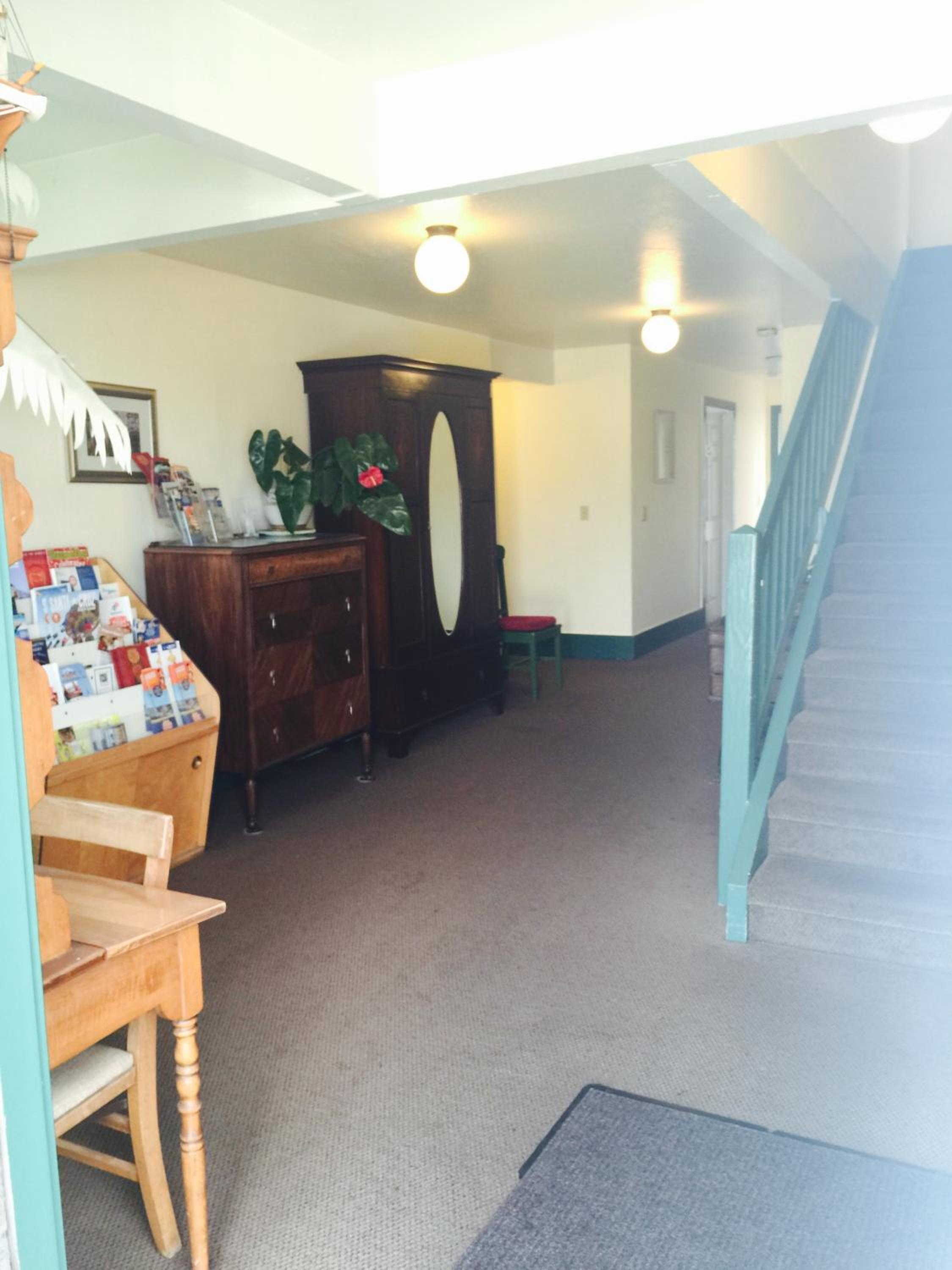 Harbor Inn