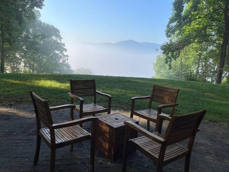 2 Bedroom Apartment overlooks WCU and Cullowhee NC - Smoke and Pet free view 4