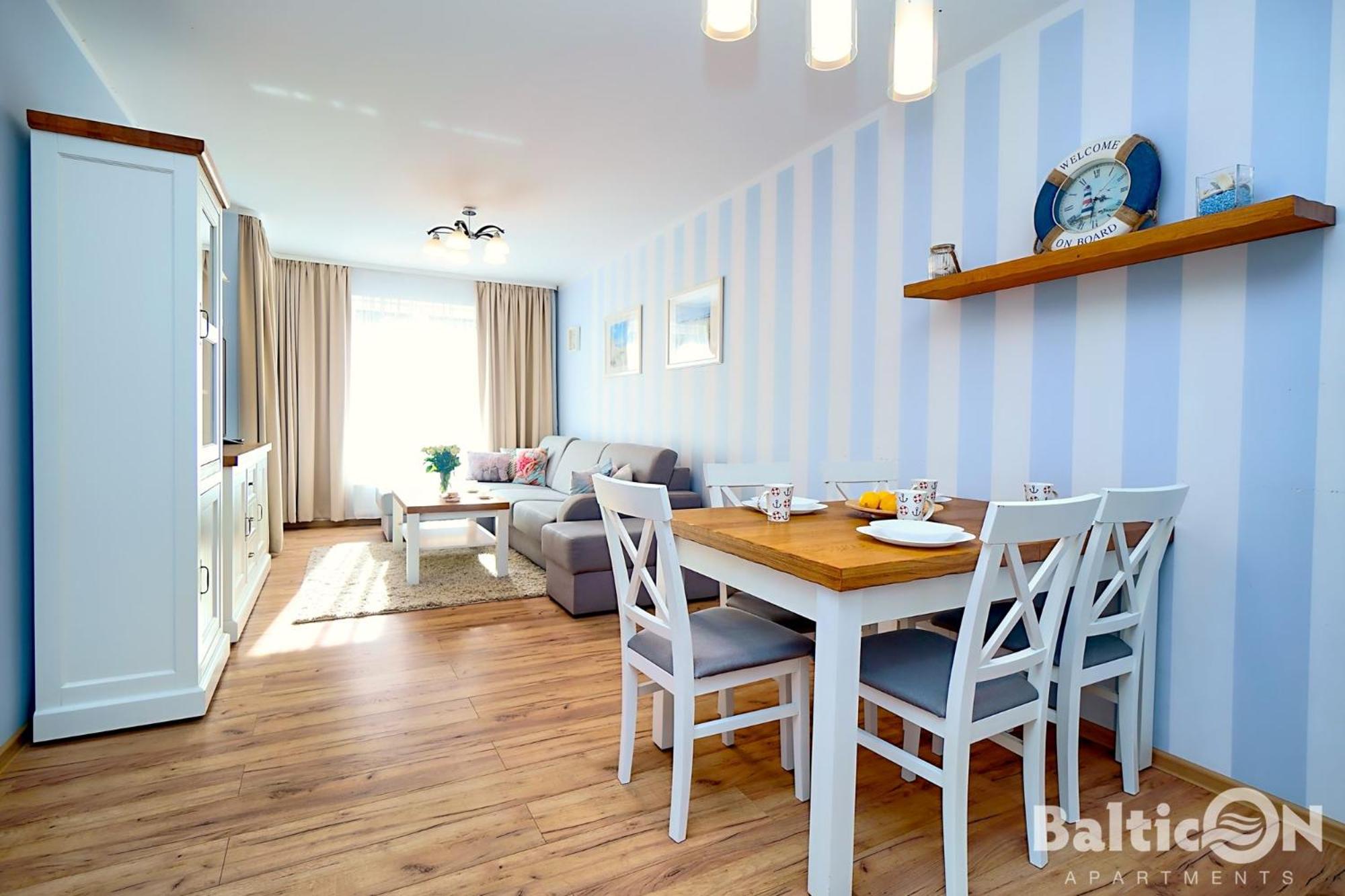 Apartamenty BalticON Polanki - Sauna, Fitness inclusive - Basen latem, Pool im Sommer
