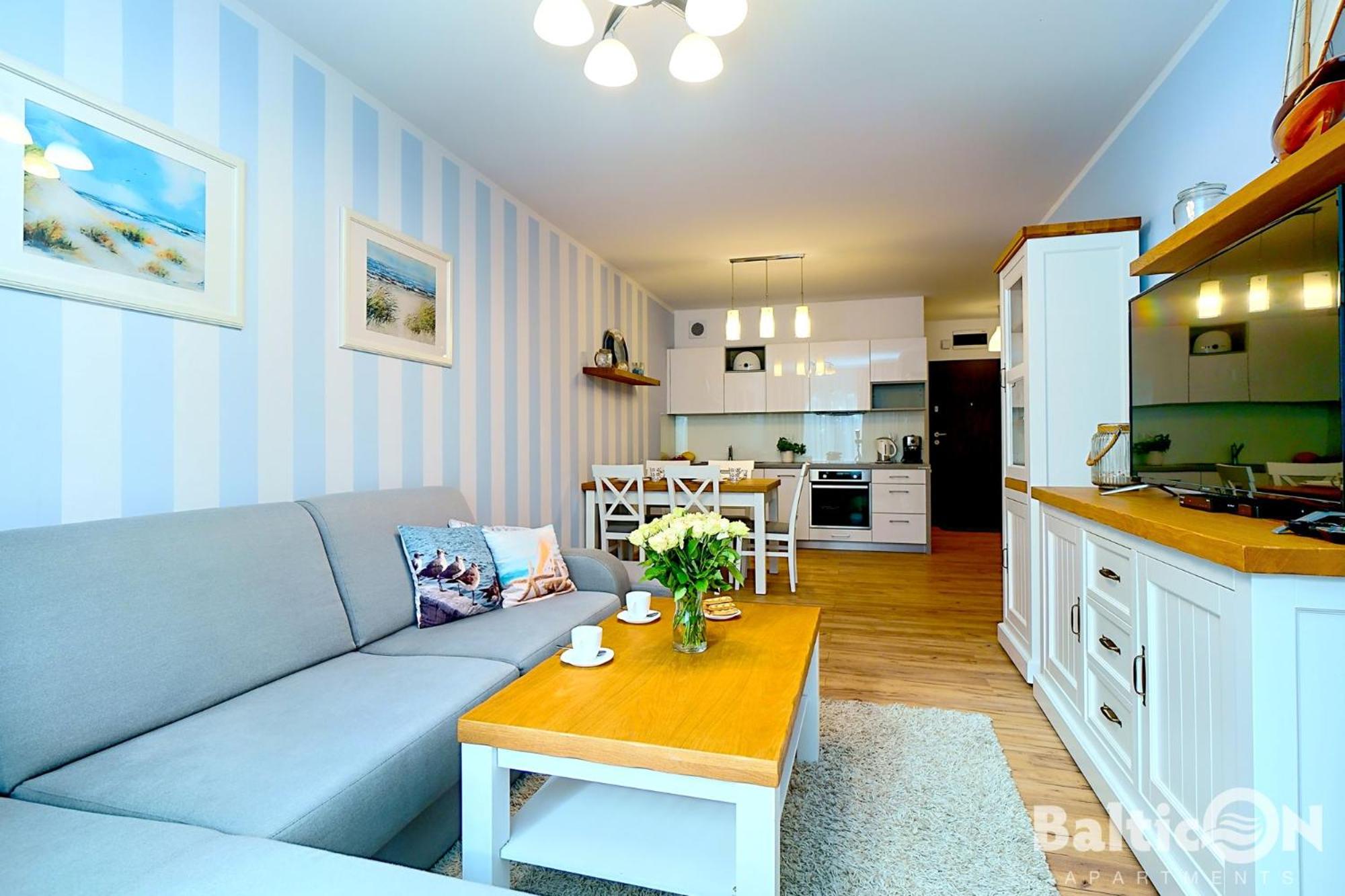 Apartamenty BalticON Polanki - Sauna, Fitness inclusive - Basen latem, Pool im Sommer