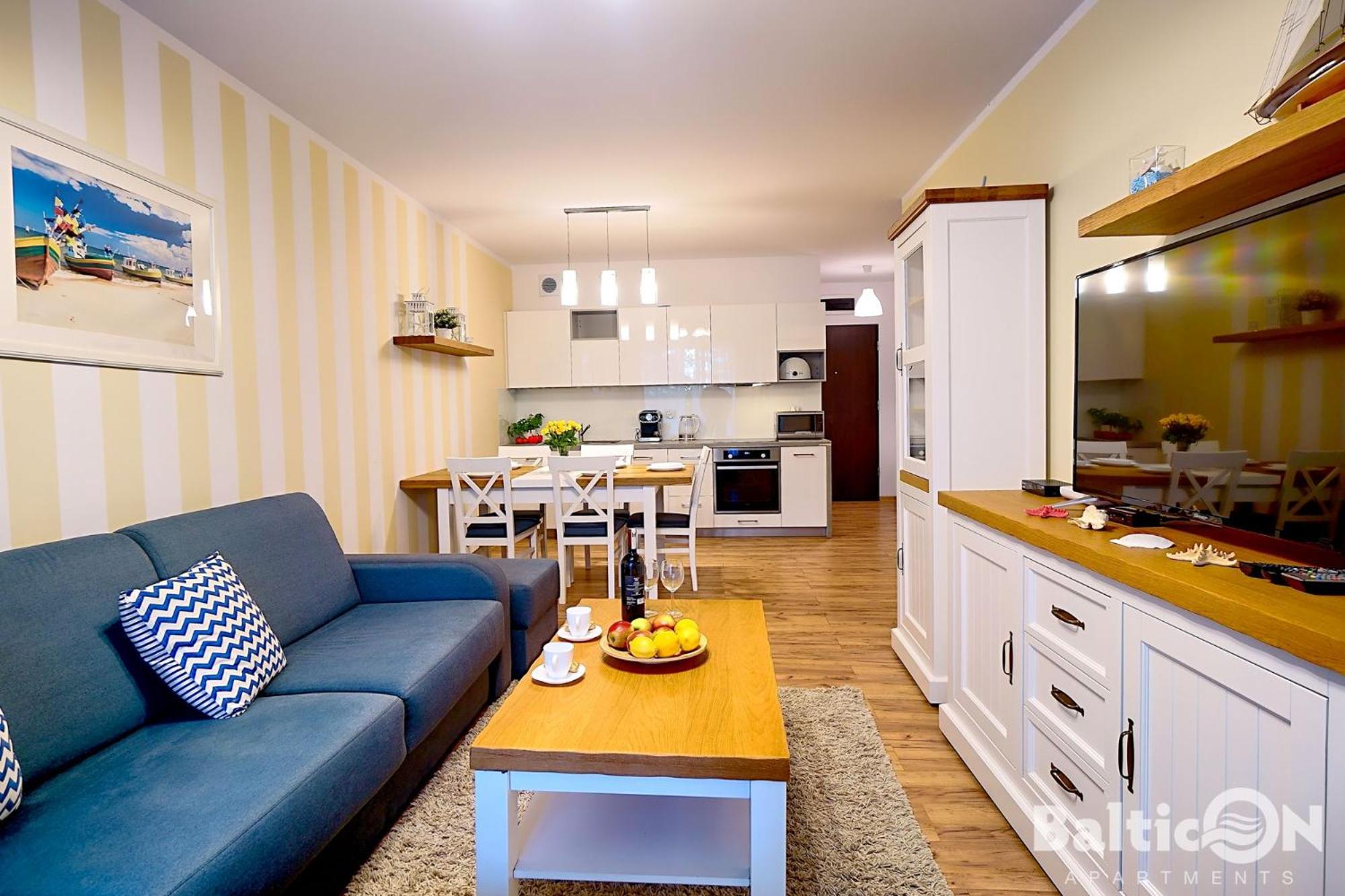 Apartamenty BalticON Polanki - Sauna, Fitness inclusive - Basen latem, Pool im Sommer