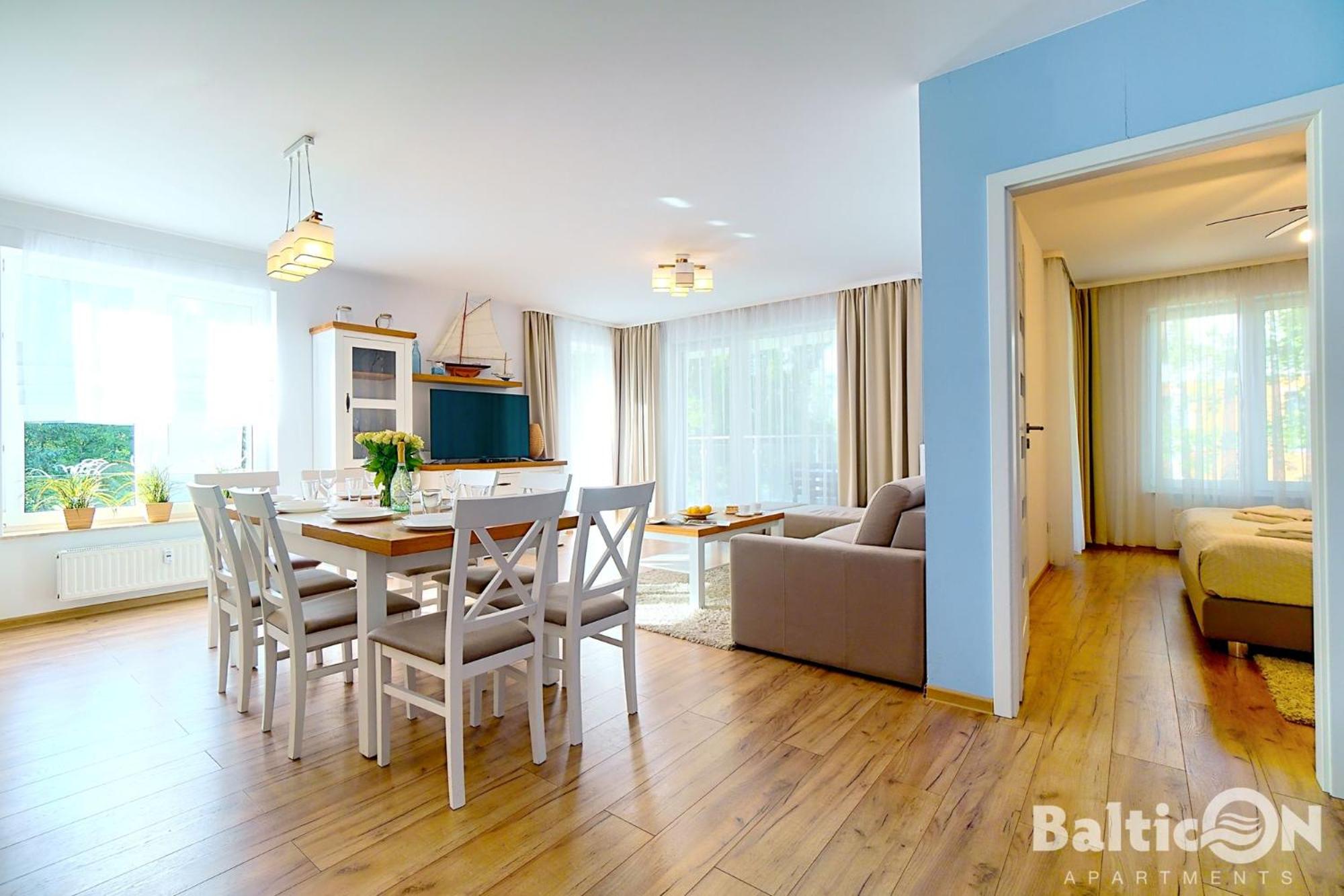 Apartamenty BalticON Polanki - Sauna, Fitness inclusive - Basen latem, Pool im Sommer