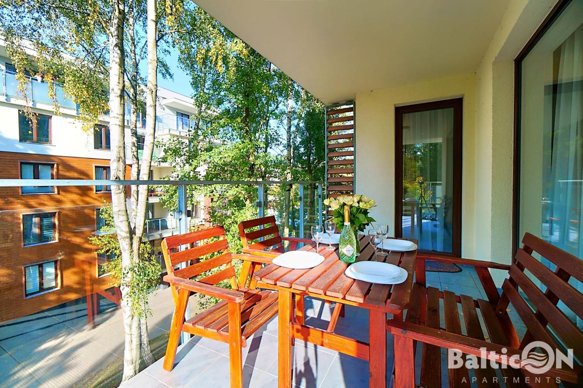 Apartamenty BalticON Polanki - Sauna, Fitness inclusive - Basen latem, Pool im Sommer