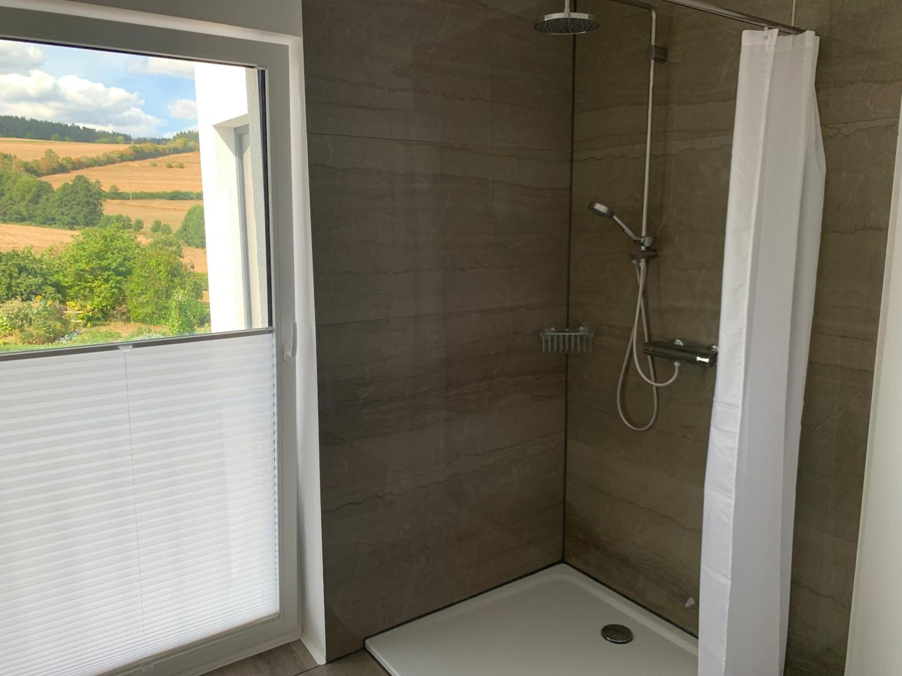 Eifel24, neues und barrierefreies Appartement mit Terrasse