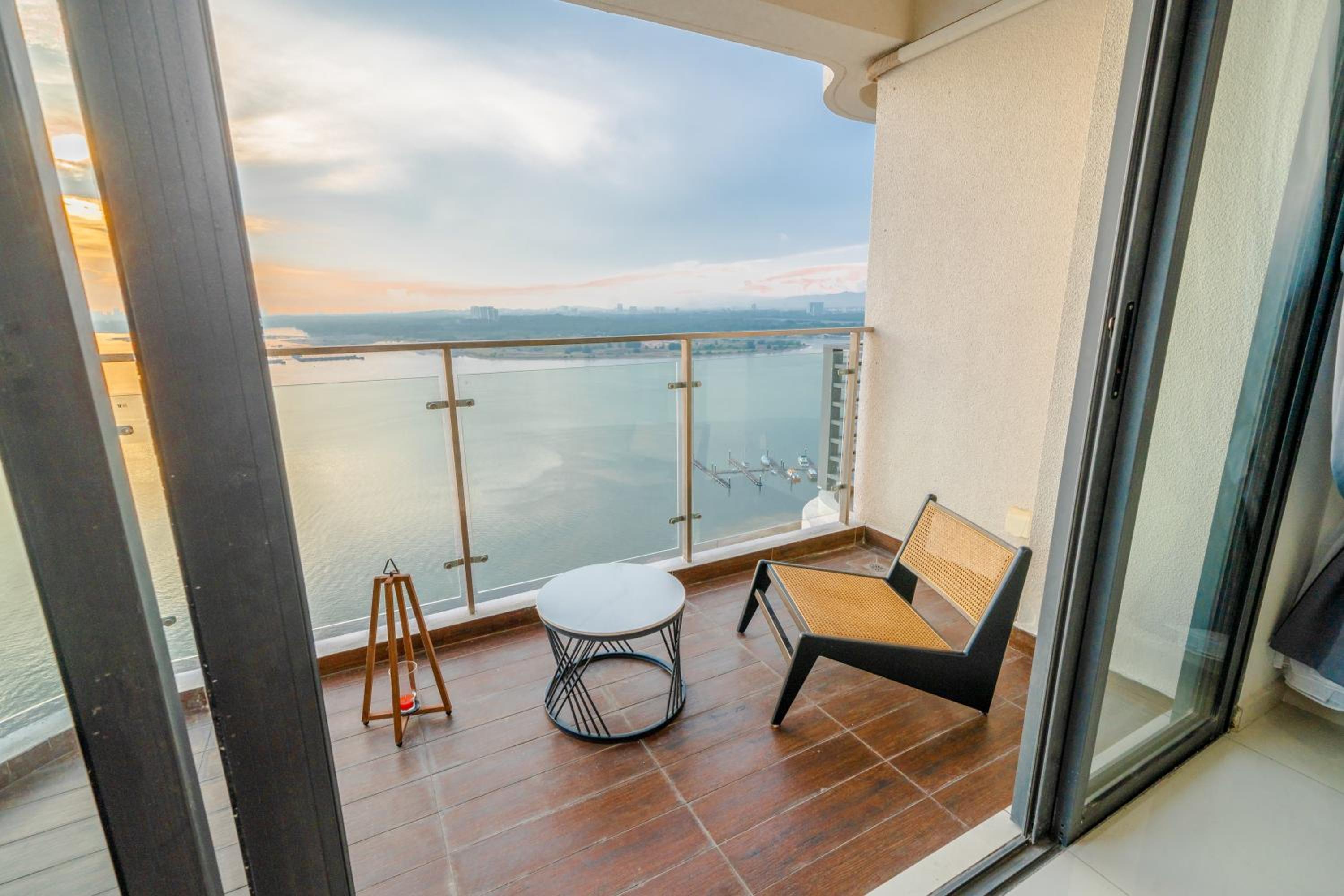 Country Garden Seaview Suite by Nest Home at Danga Bay