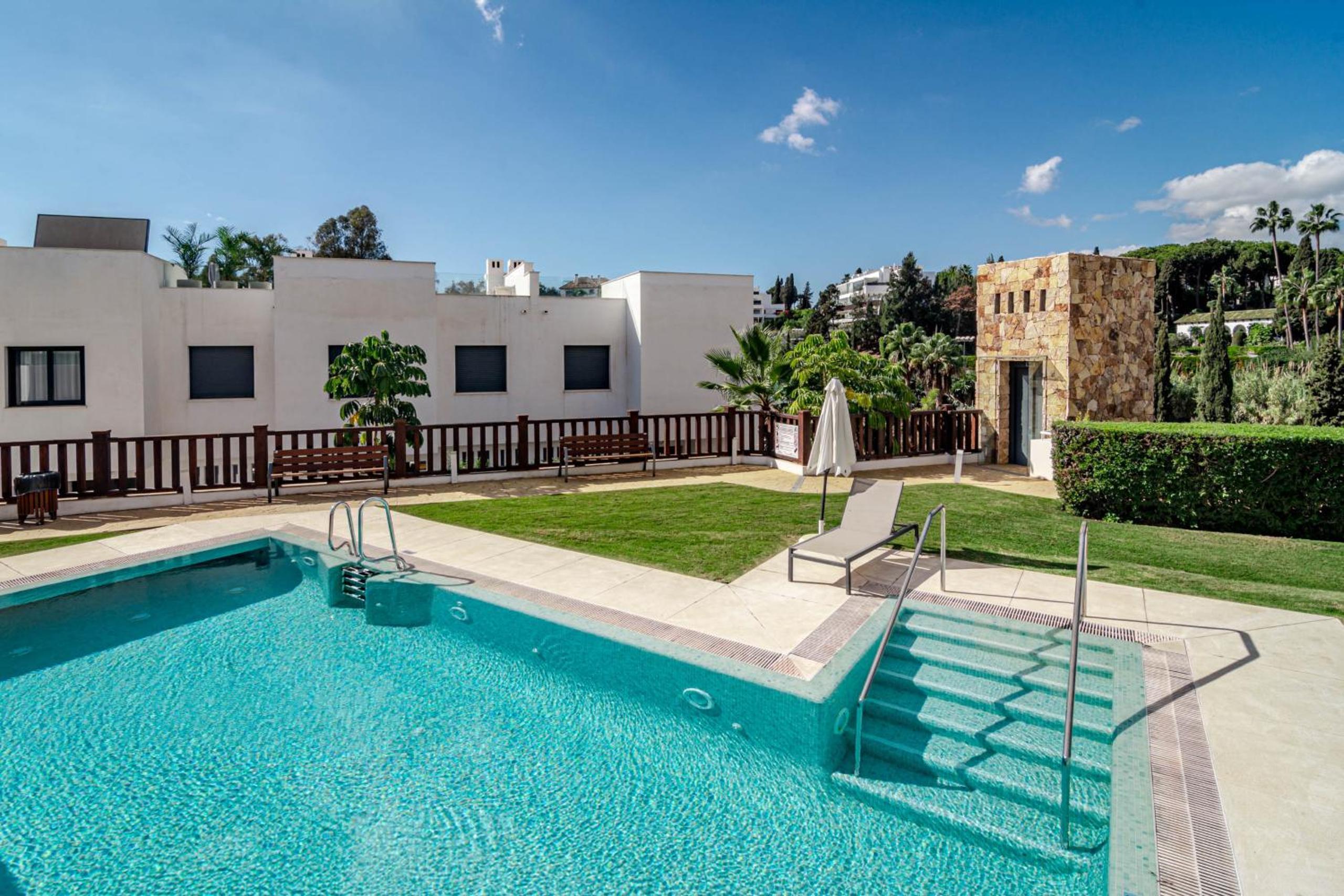 Luxury 3 bedroom townhouse on Marbellas Golden Mile with walking distance Puerto Banus