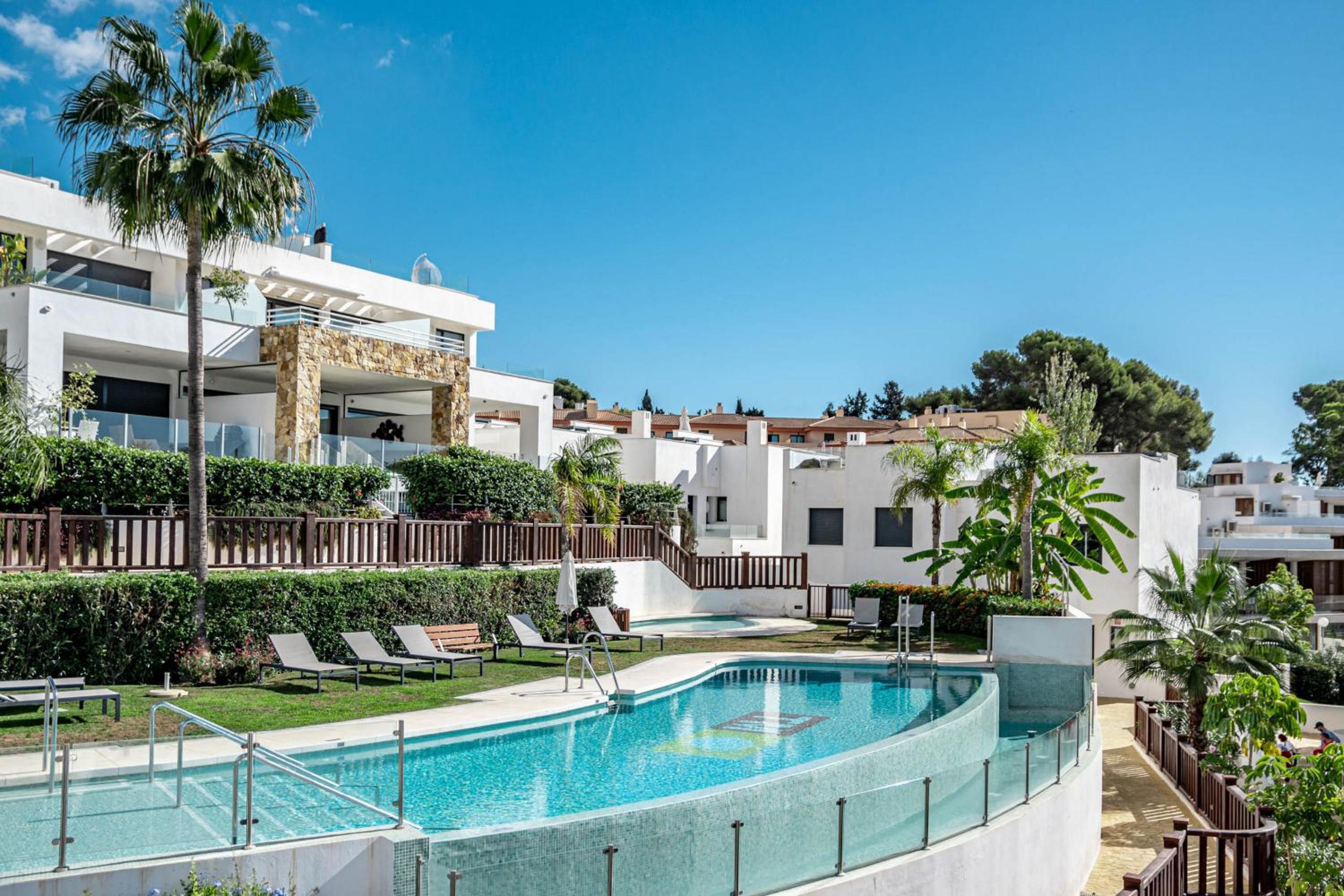 Luxury 3 bedroom townhouse on Marbellas Golden Mile with walking distance Puerto Banus
