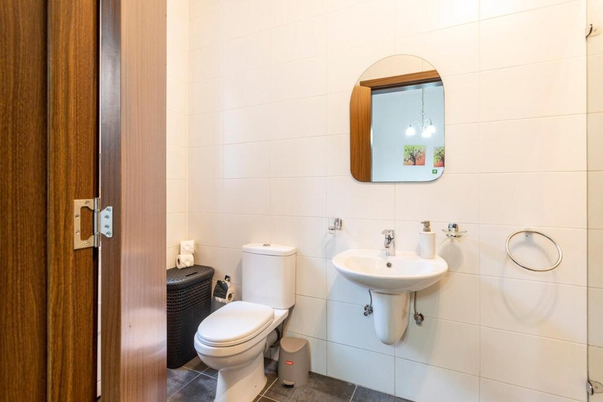 Superbly Located Cosy 2-Bedroom Apartment Valletta view 5