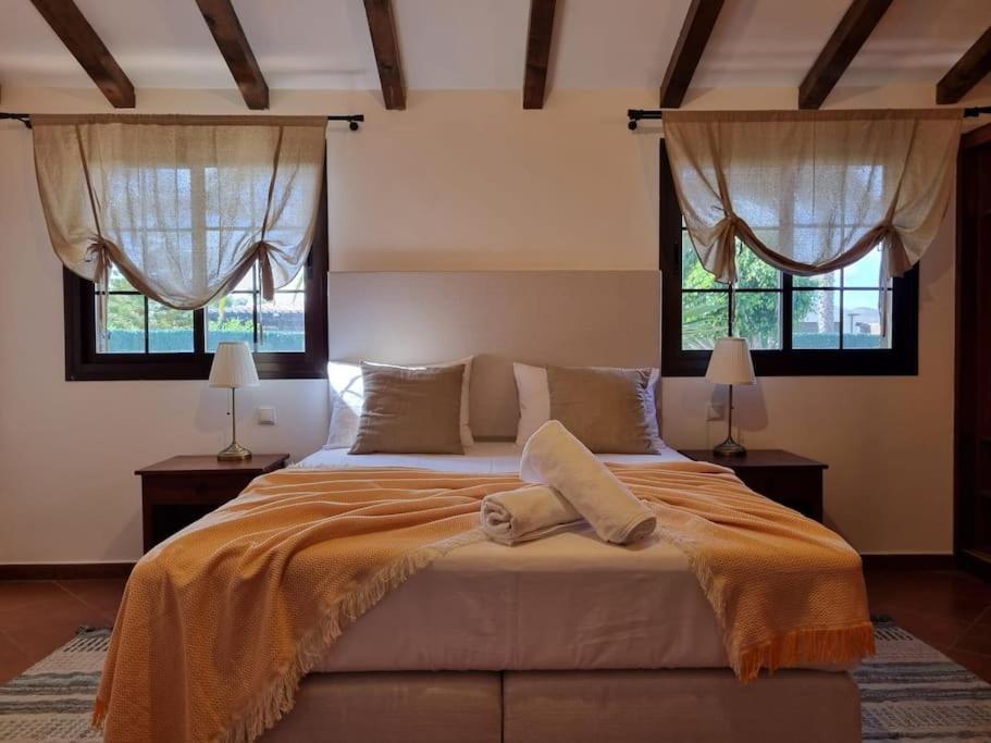 Surf&fun heated pool villa