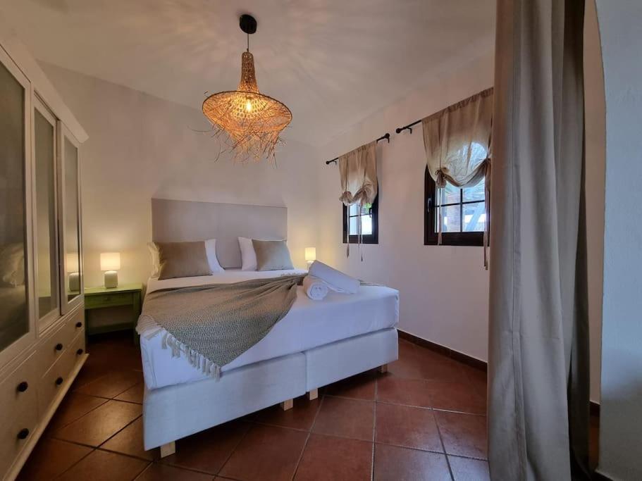 Surf&fun heated pool villa
