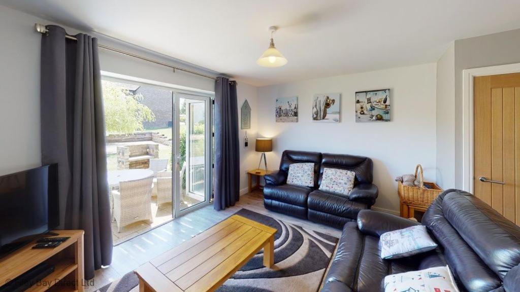 Prospect Cottage, The Bay, balcony, 2 bedrooms, patio, parking nearby, 2 dogs welcome view 2