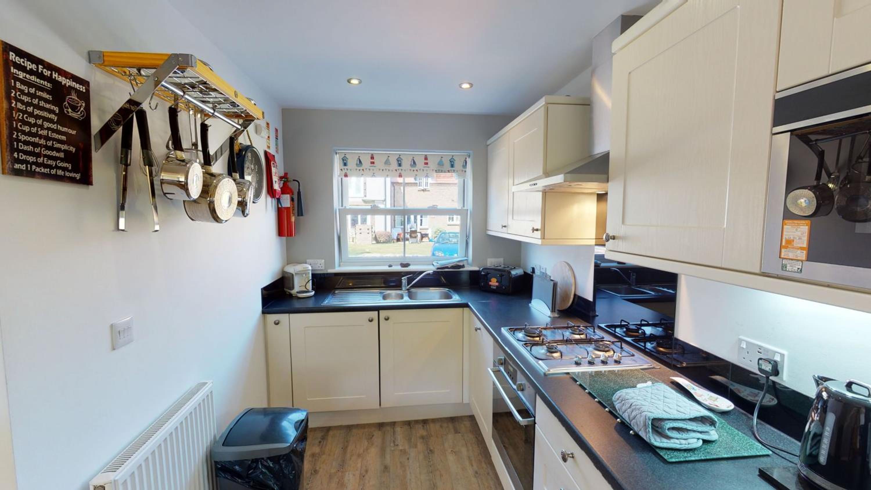 Prospect Cottage, The Bay, balcony, 2 bedrooms, patio, parking nearby, 2 dogs welcome view 3