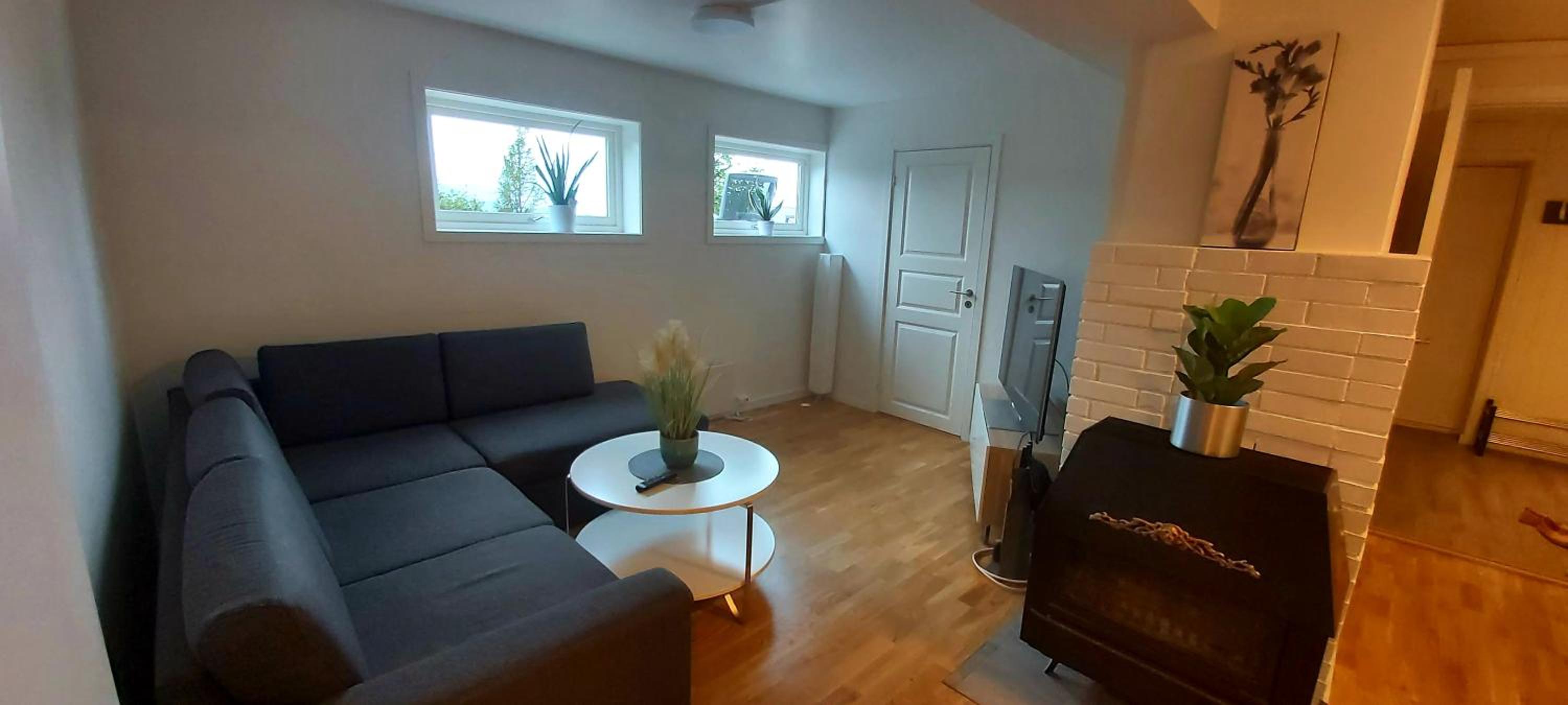 Aurora rooms in shared apartment nr2 We are doing privet Northen lights trips, reindeer trip and Fjord sommaroy trip view 5