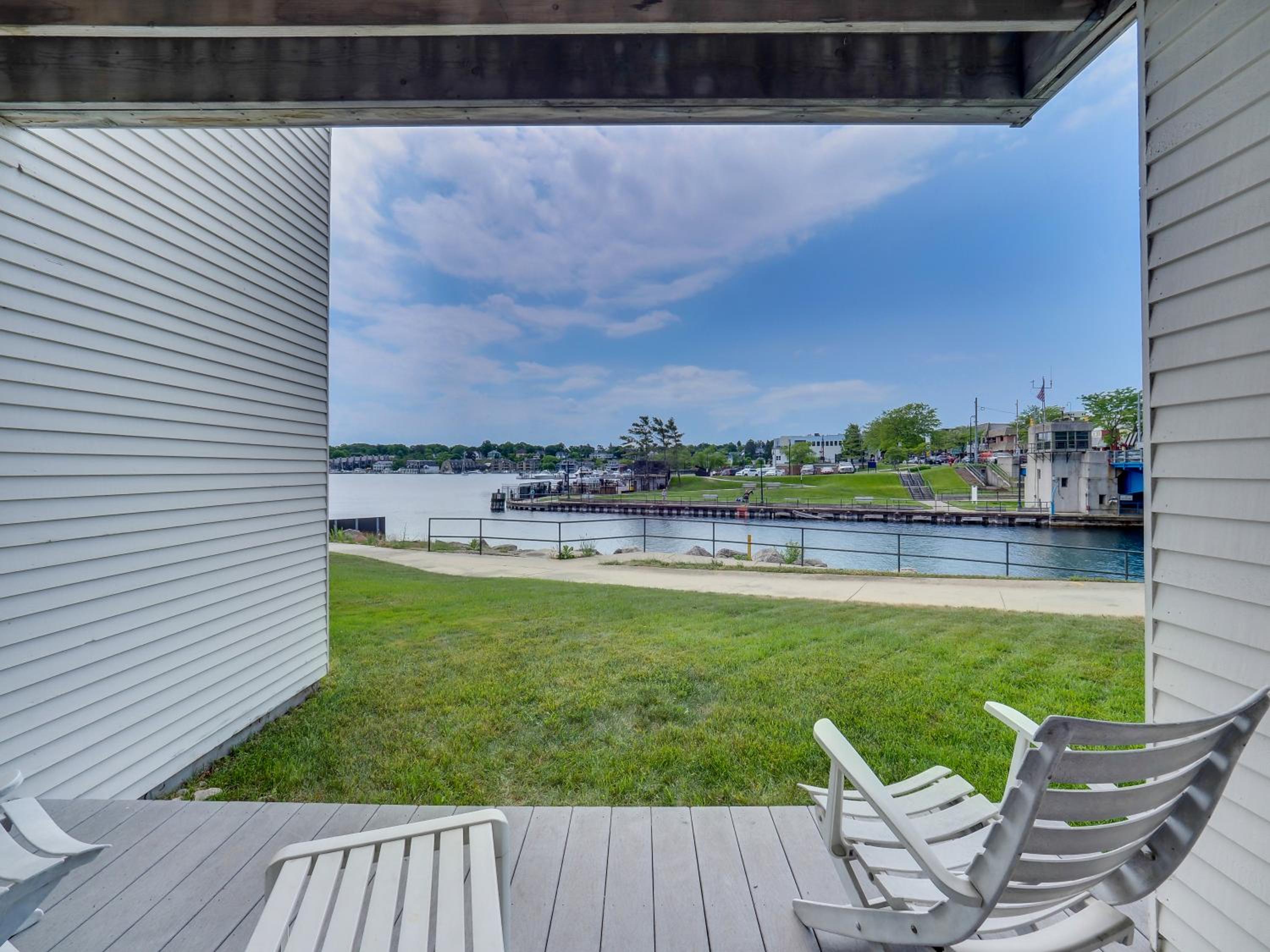 118A Edgewater Inn view 3