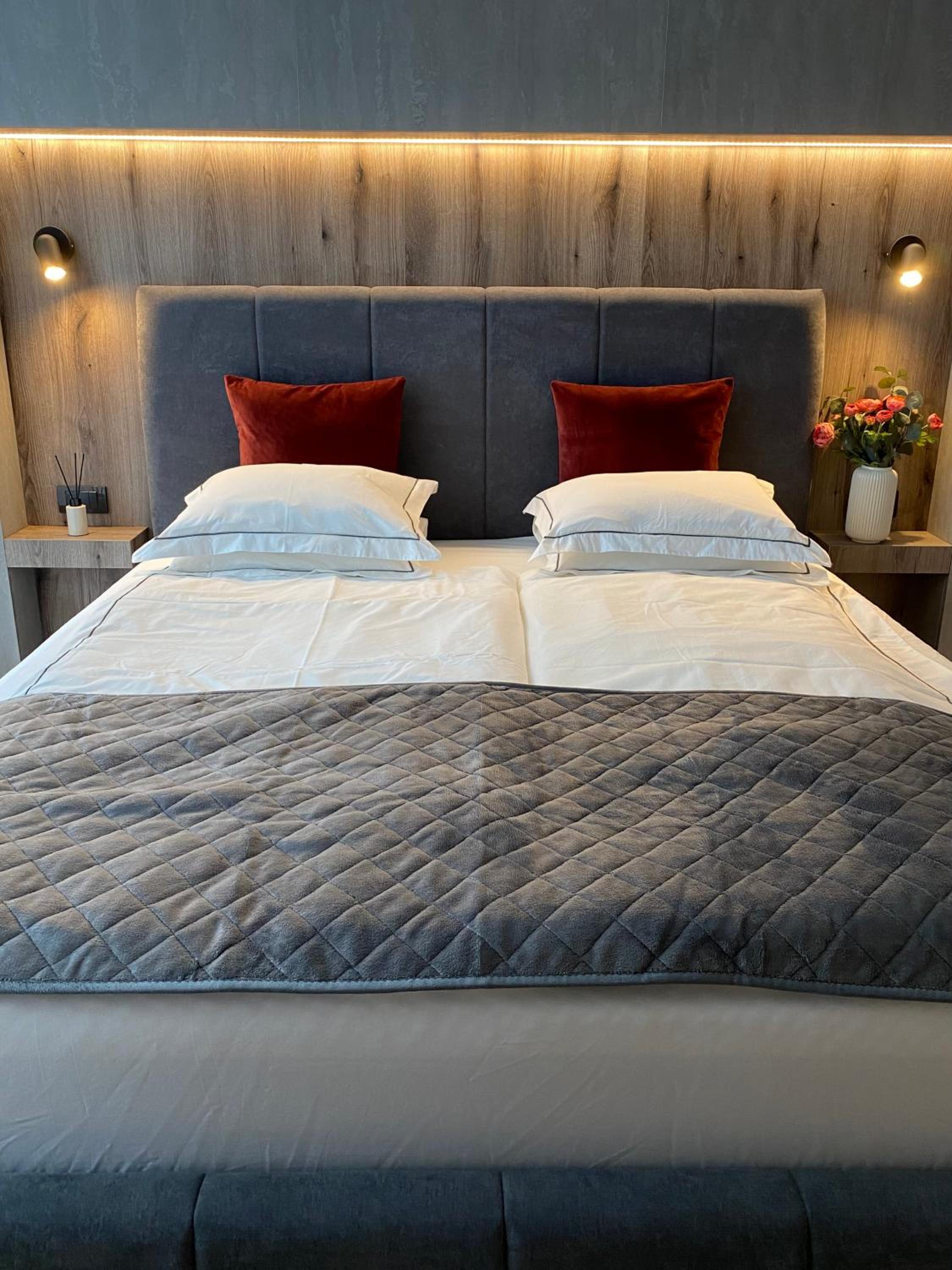 DOM Boutique Apartments AURORA view 3