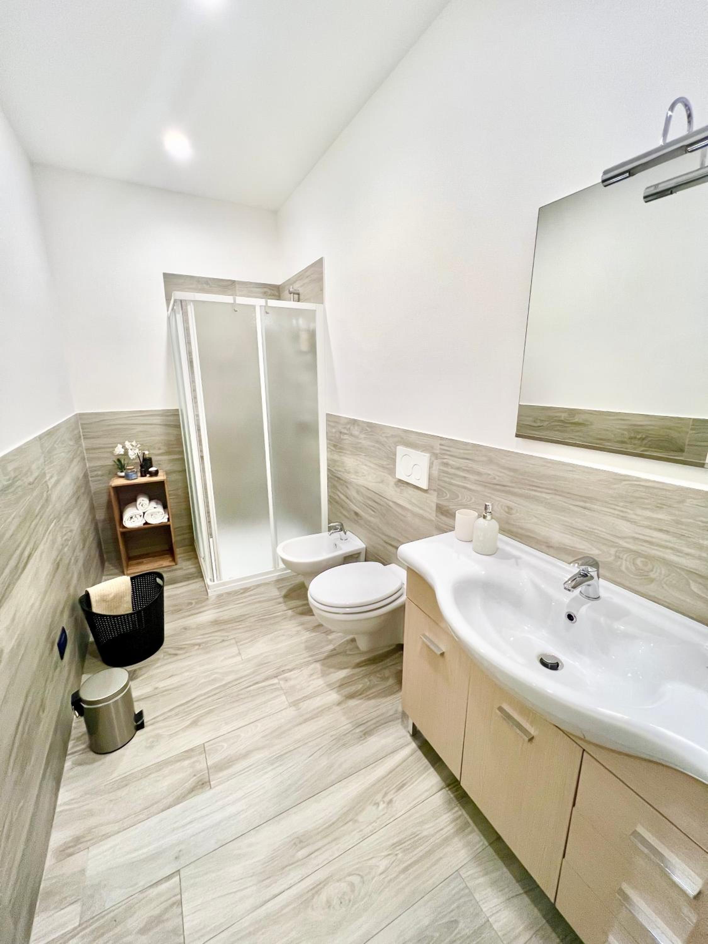 TIME TO ESCAPE en Tirano — bathroom