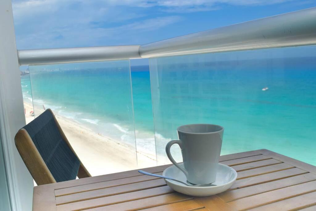 Hermoso estudio frente al mar, balcon, gym 3504
