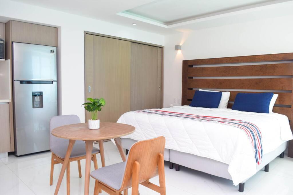 Hermoso estudio frente al mar, balcon, gym 3504