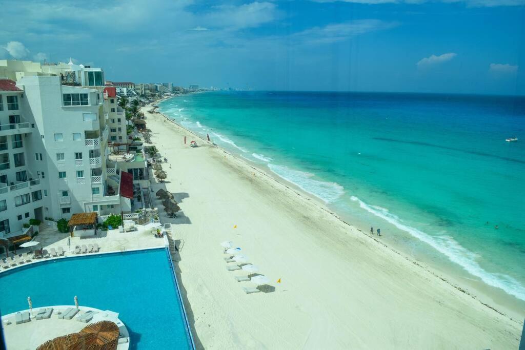 Hermoso estudio frente al mar, balcon, gym 3504
