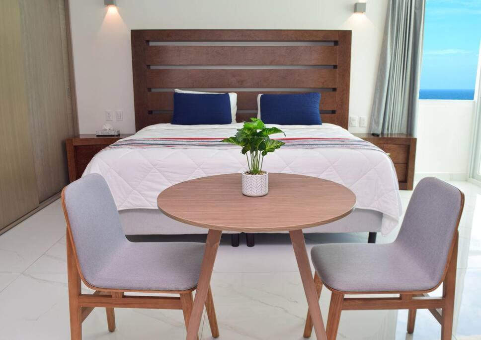 Hermoso estudio frente al mar, balcon, gym 3504